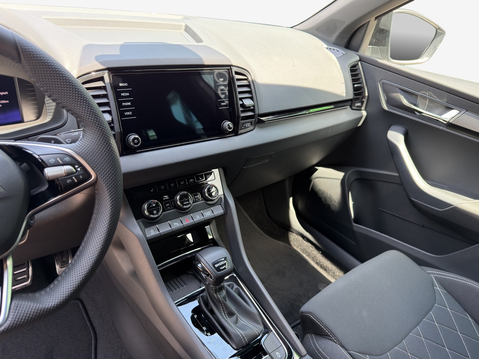 SKODA Karoq 2.0 TSI Dynamic Limited Edition 4x4 DSG-image-10