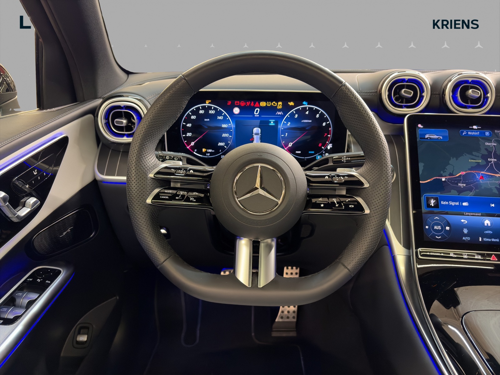 MERCEDES-BENZ GLC 300 4M - AMG / DISTRONIC / 360 Grad Kamera / Panorama-Dach / Soundsystem-image-9