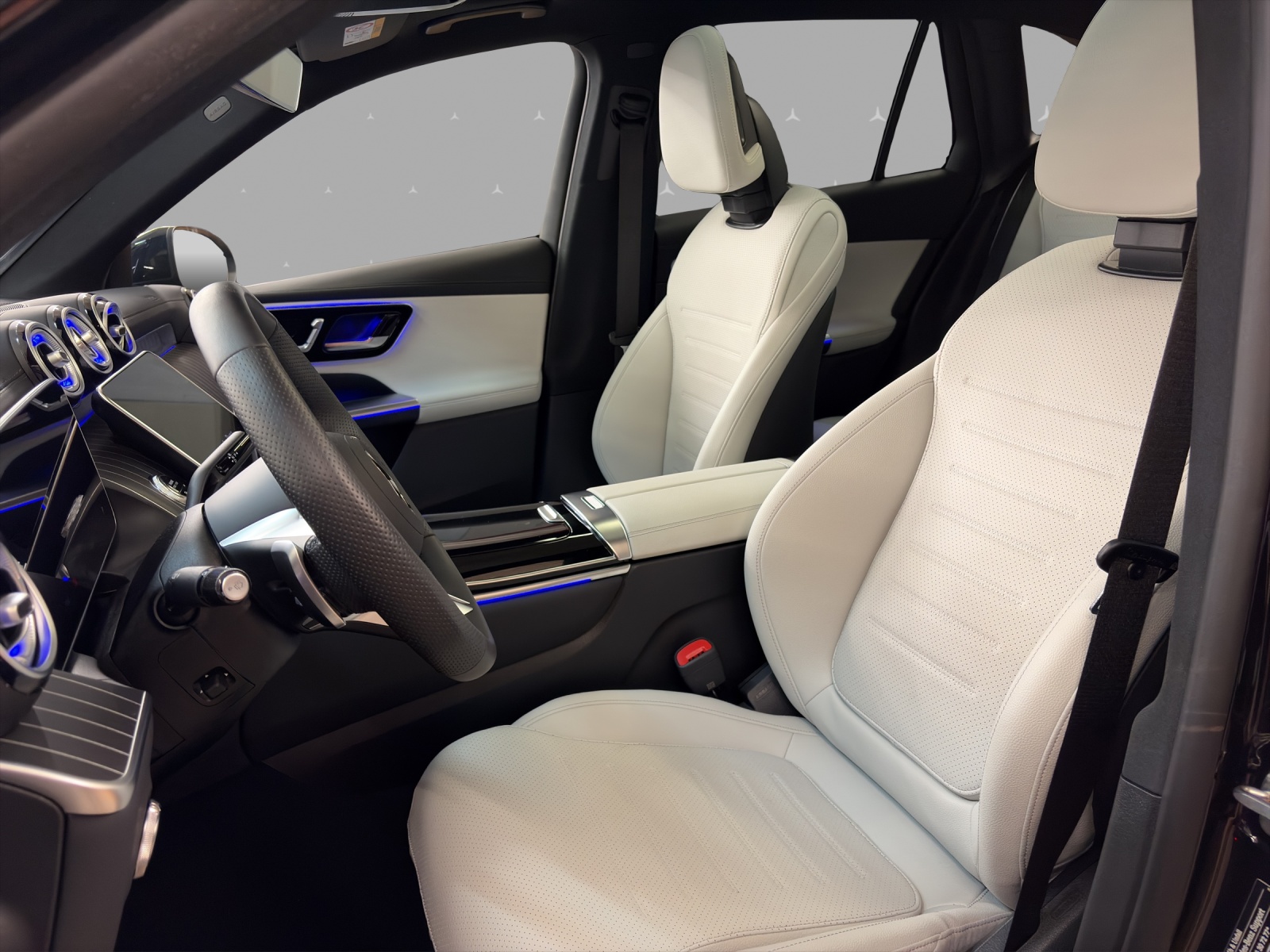 MERCEDES-BENZ GLC 300 4M - AMG / DISTRONIC / 360 Grad Kamera / Panorama-Dach / Soundsystem-image-7
