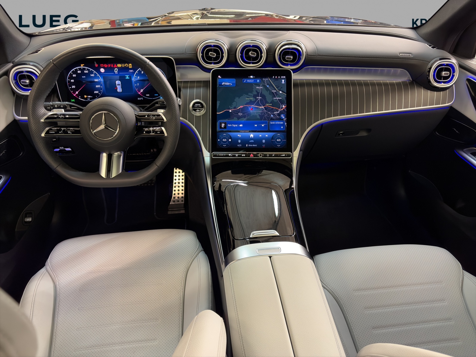 MERCEDES-BENZ GLC 300 4M - AMG / DISTRONIC / 360 Grad Kamera / Panorama-Dach / Soundsystem-image-10