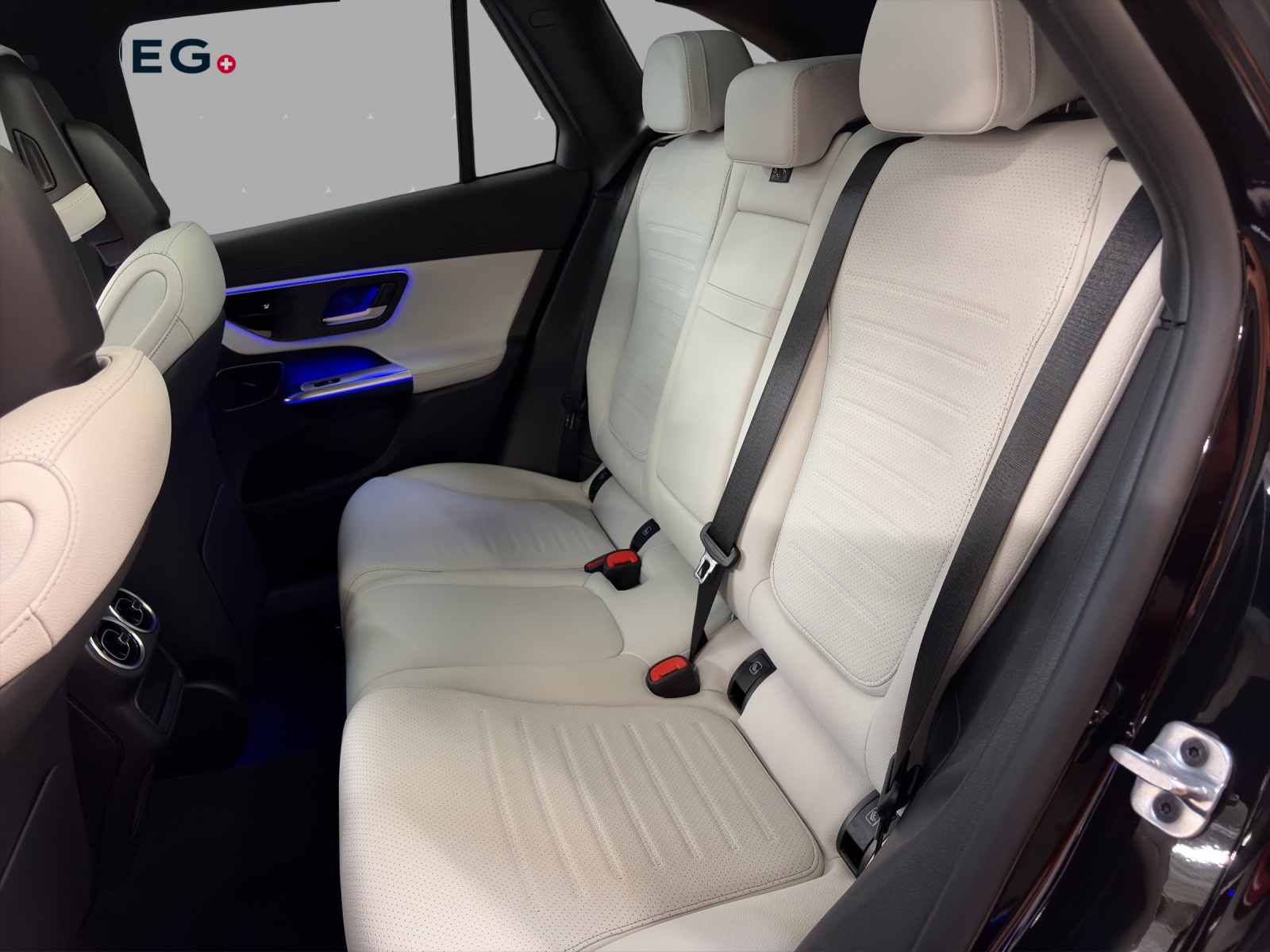 MERCEDES-BENZ GLC 300 4M - AMG / DISTRONIC / 360 Grad Kamera / Panorama-Dach / Soundsystem-image-13