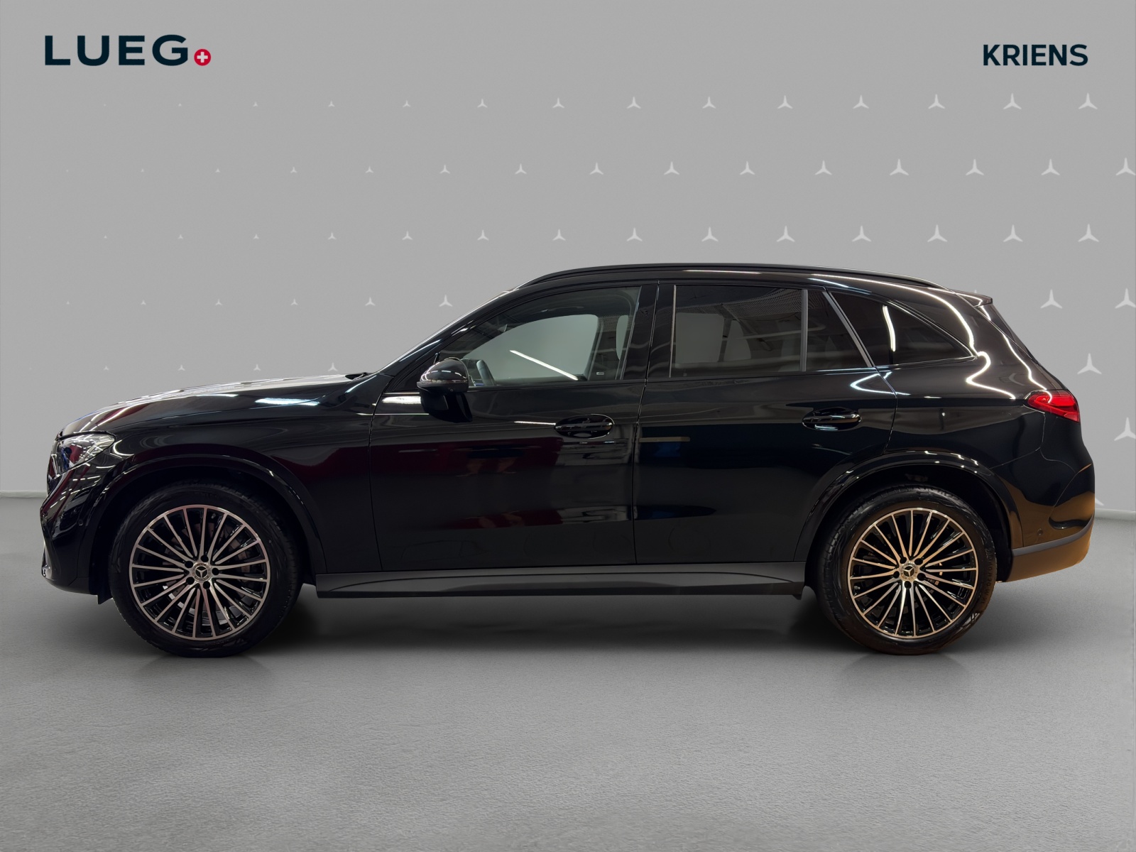 MERCEDES-BENZ GLC 300 4M - AMG / DISTRONIC / 360 Grad Kamera / Panorama-Dach / Soundsystem-image-1