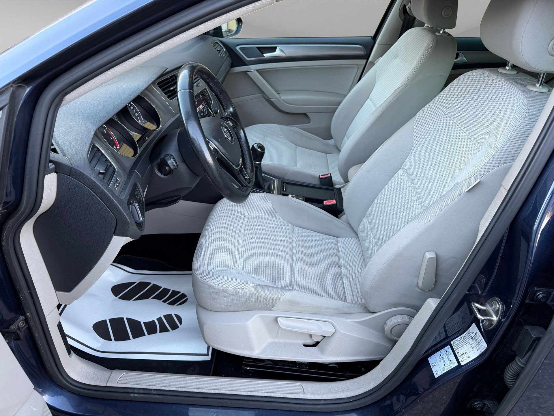 VW Golf 1.2 TSI Lounge R-Line-image-11