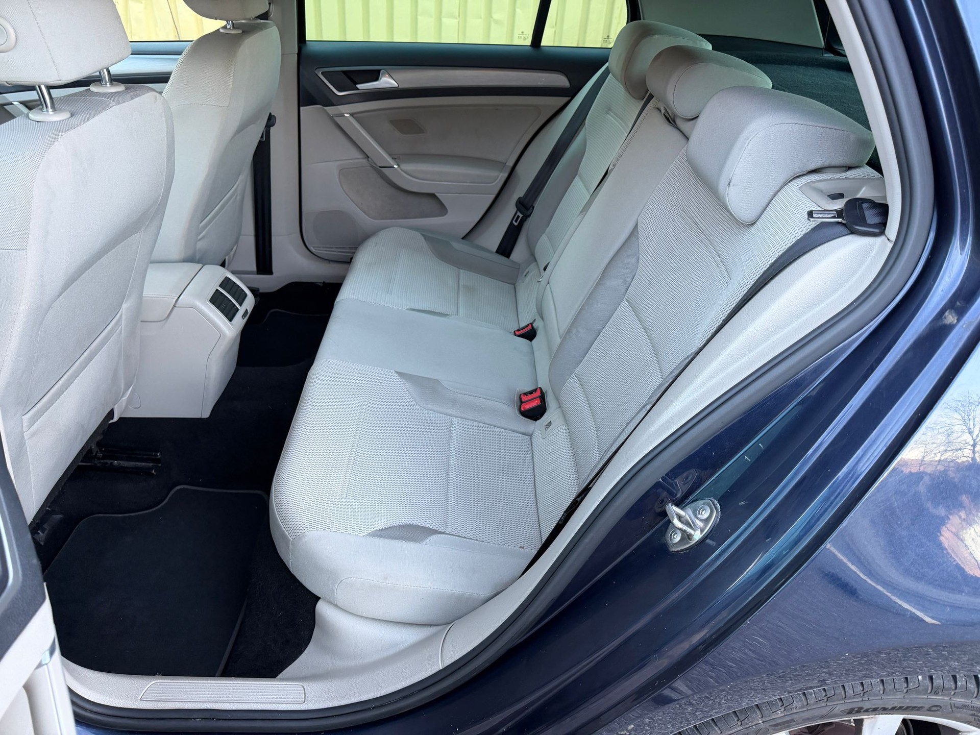 VW Golf 1.2 TSI Lounge R-Line-image-14