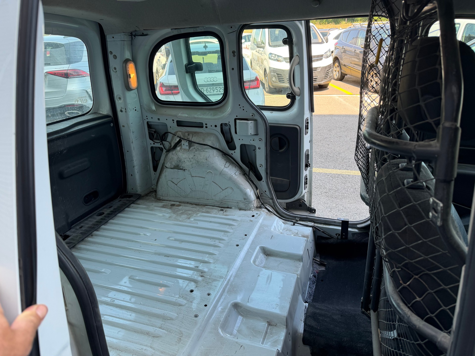 RENAULT Kangoo 1.6 16V Dynamique Automatic-image-10