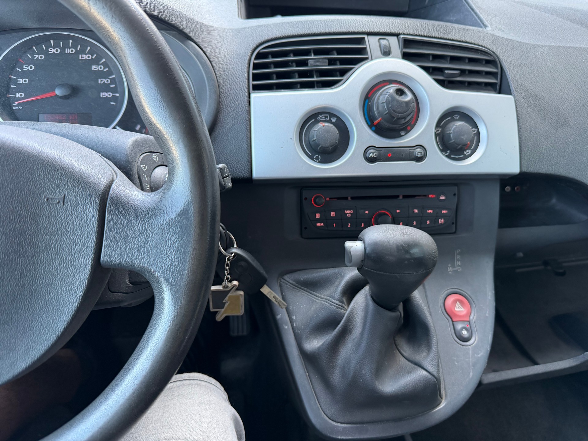 RENAULT Kangoo 1.6 16V Dynamique Automatic-image-9