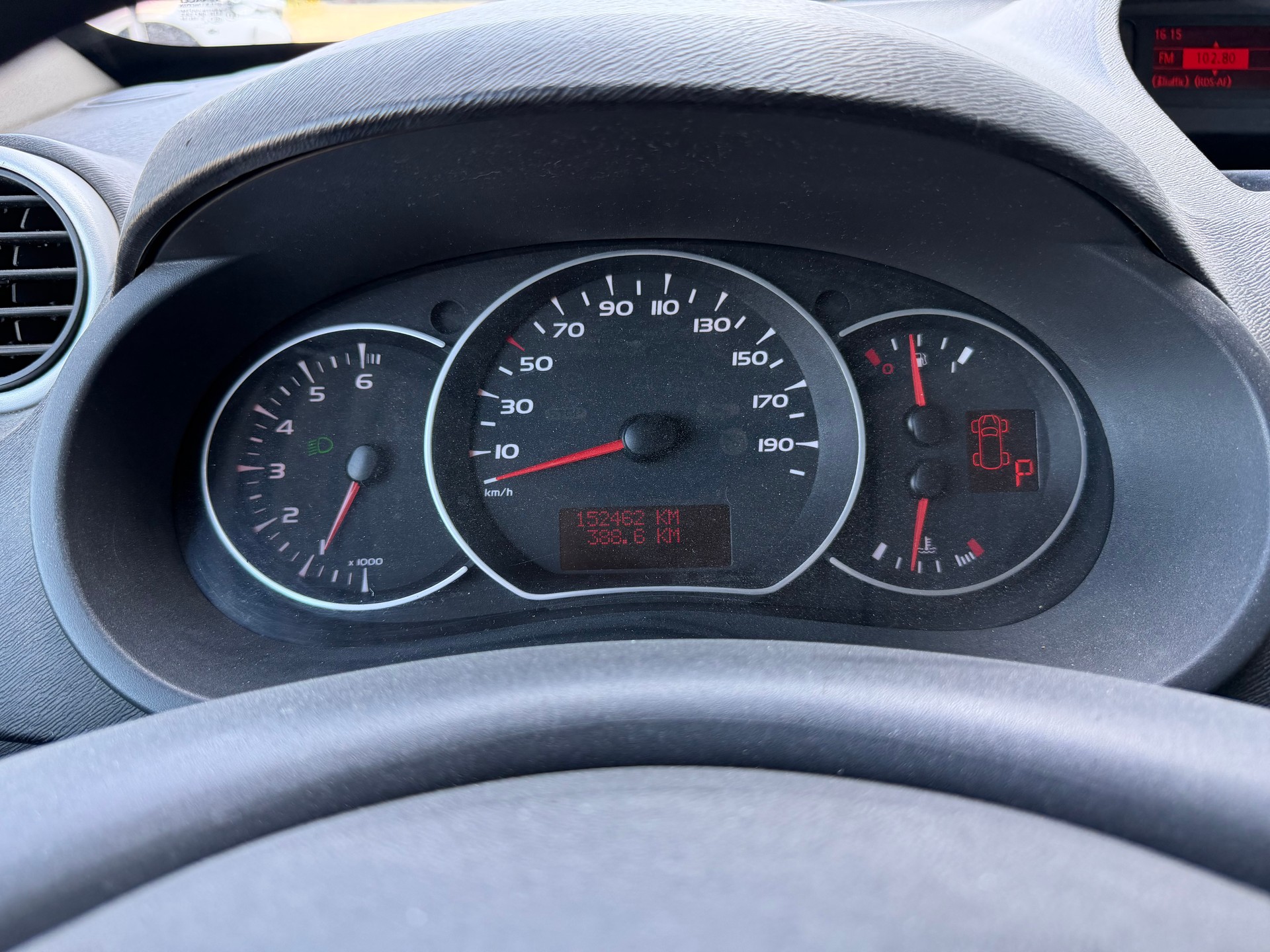 RENAULT Kangoo 1.6 16V Dynamique Automatic-image-8