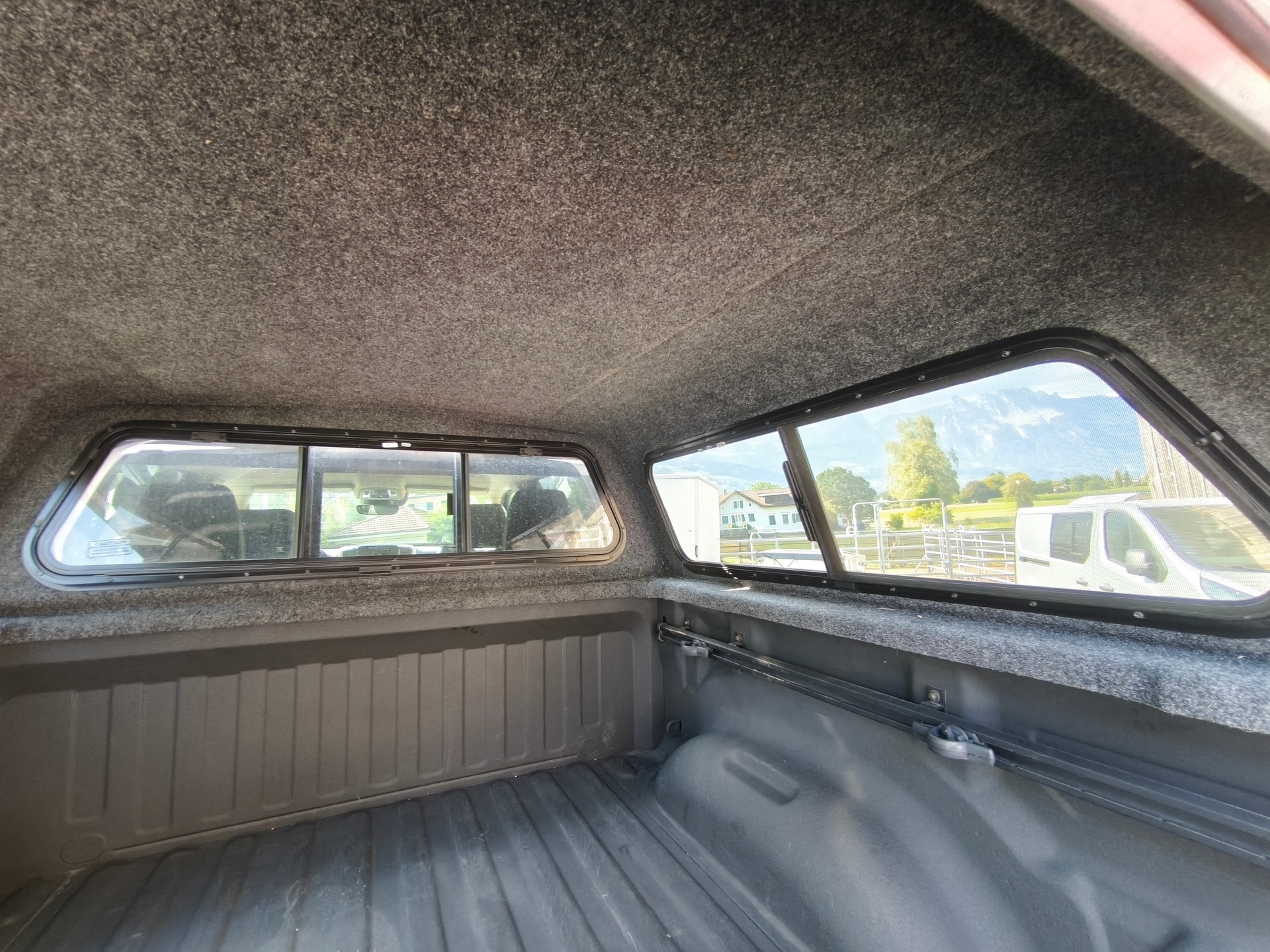 DODGE 1500 Crew Cab Laramie Special Edition-image-18