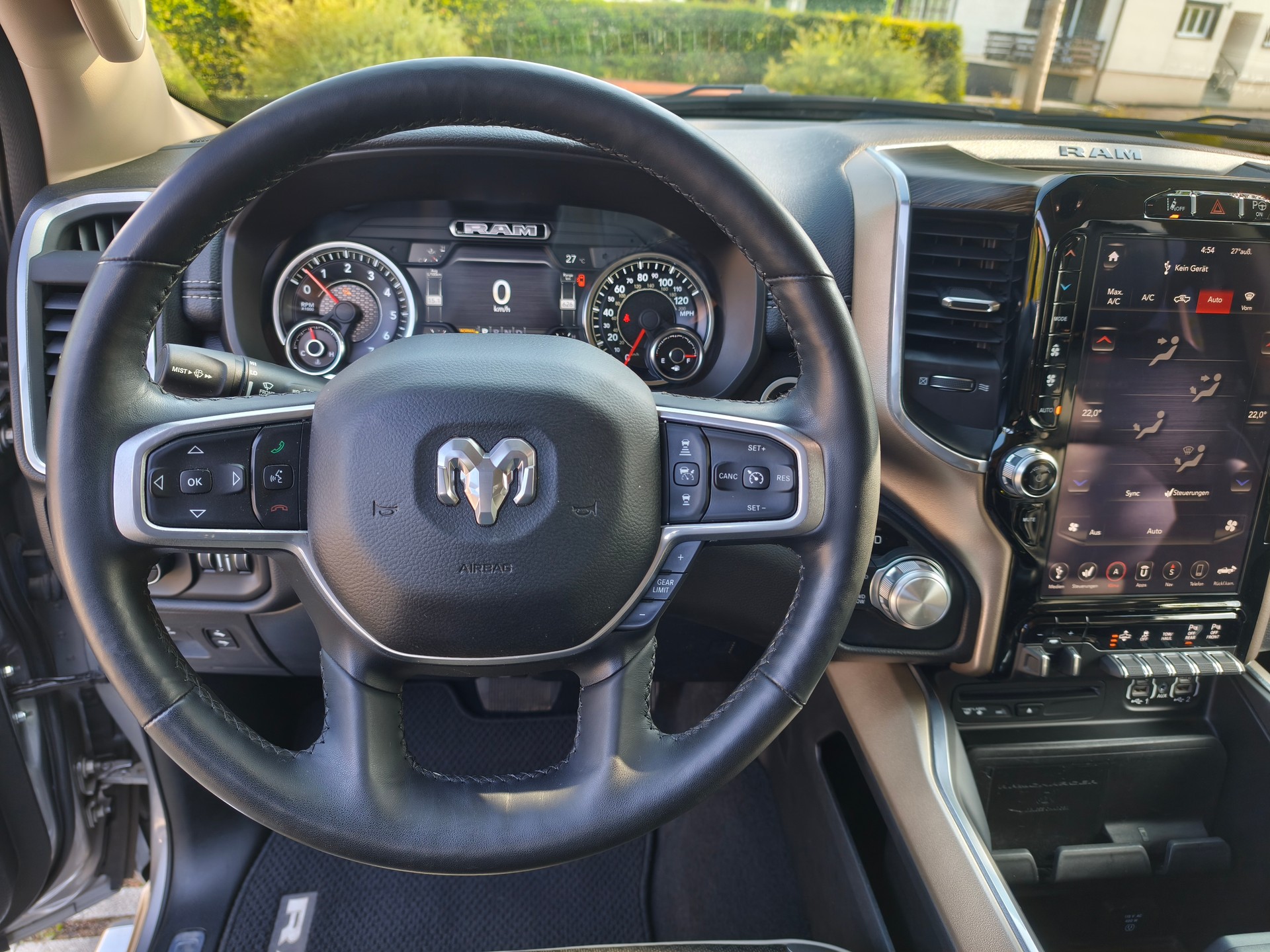 DODGE 1500 Crew Cab Laramie Special Edition-image-8