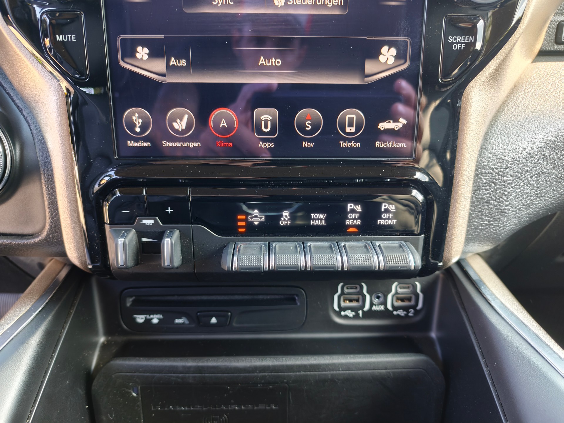 DODGE 1500 Crew Cab Laramie Special Edition-image-9