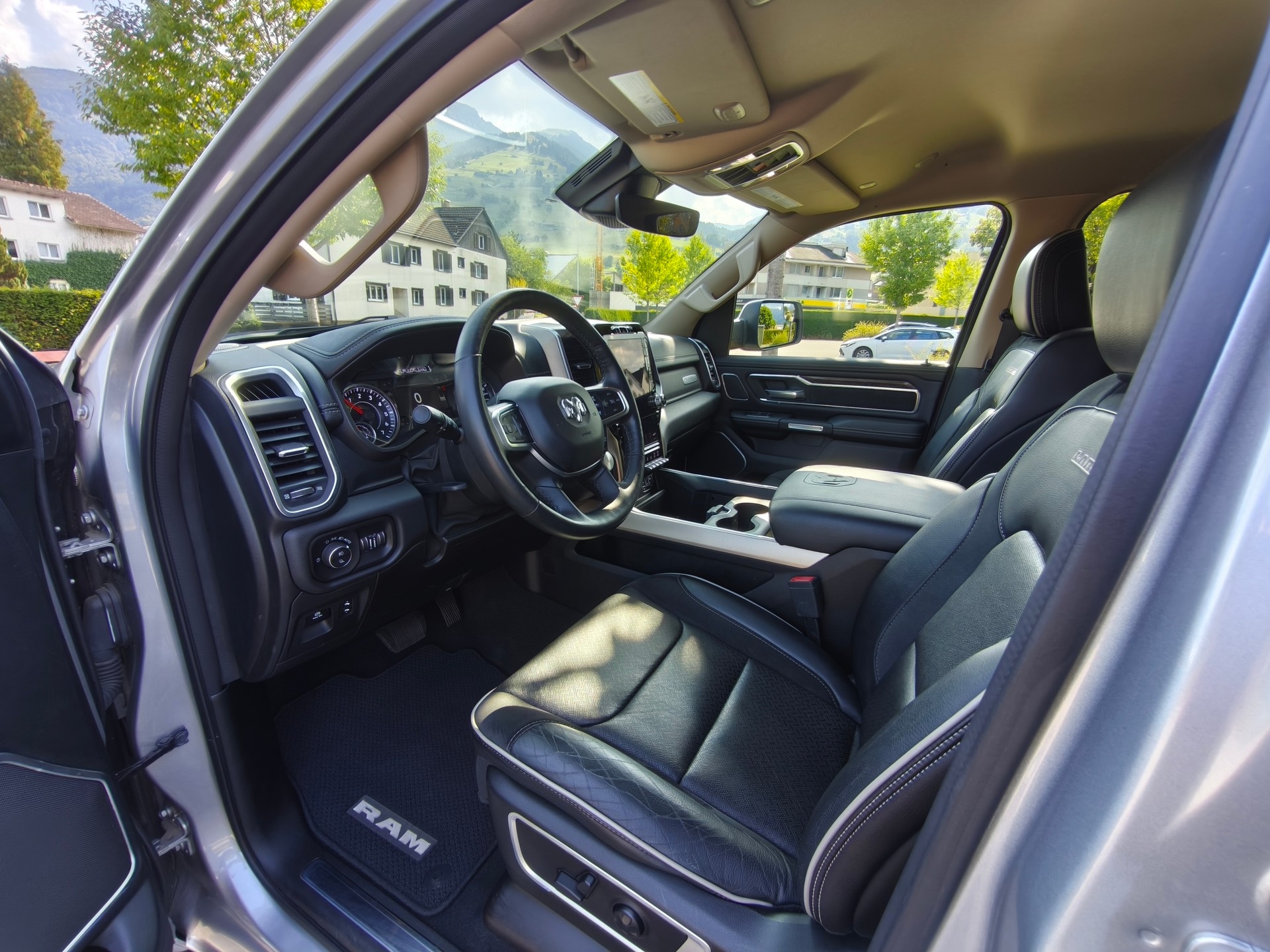 DODGE 1500 Crew Cab Laramie Special Edition-image-12