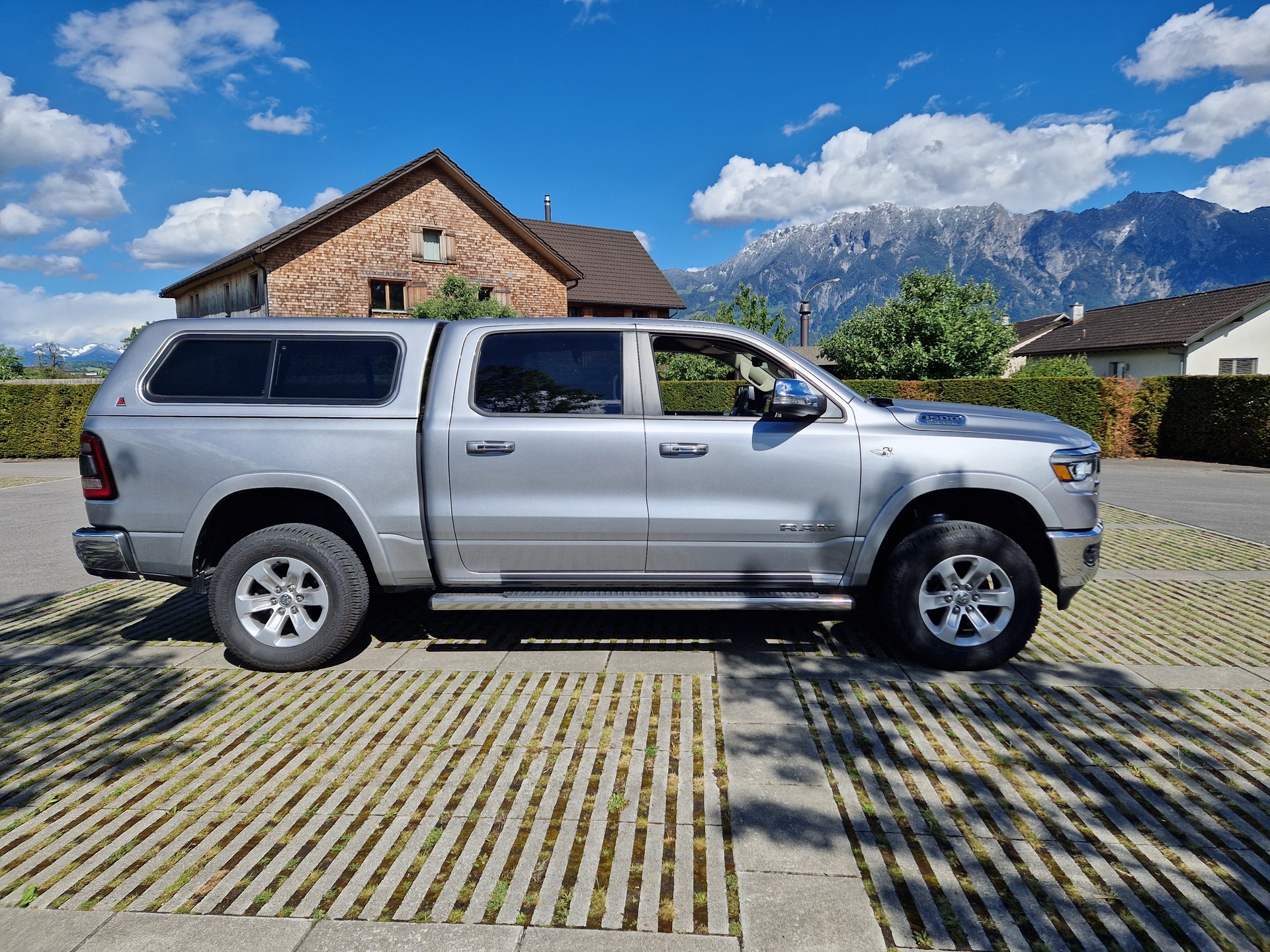 DODGE 1500 Crew Cab Laramie Special Edition-image-19