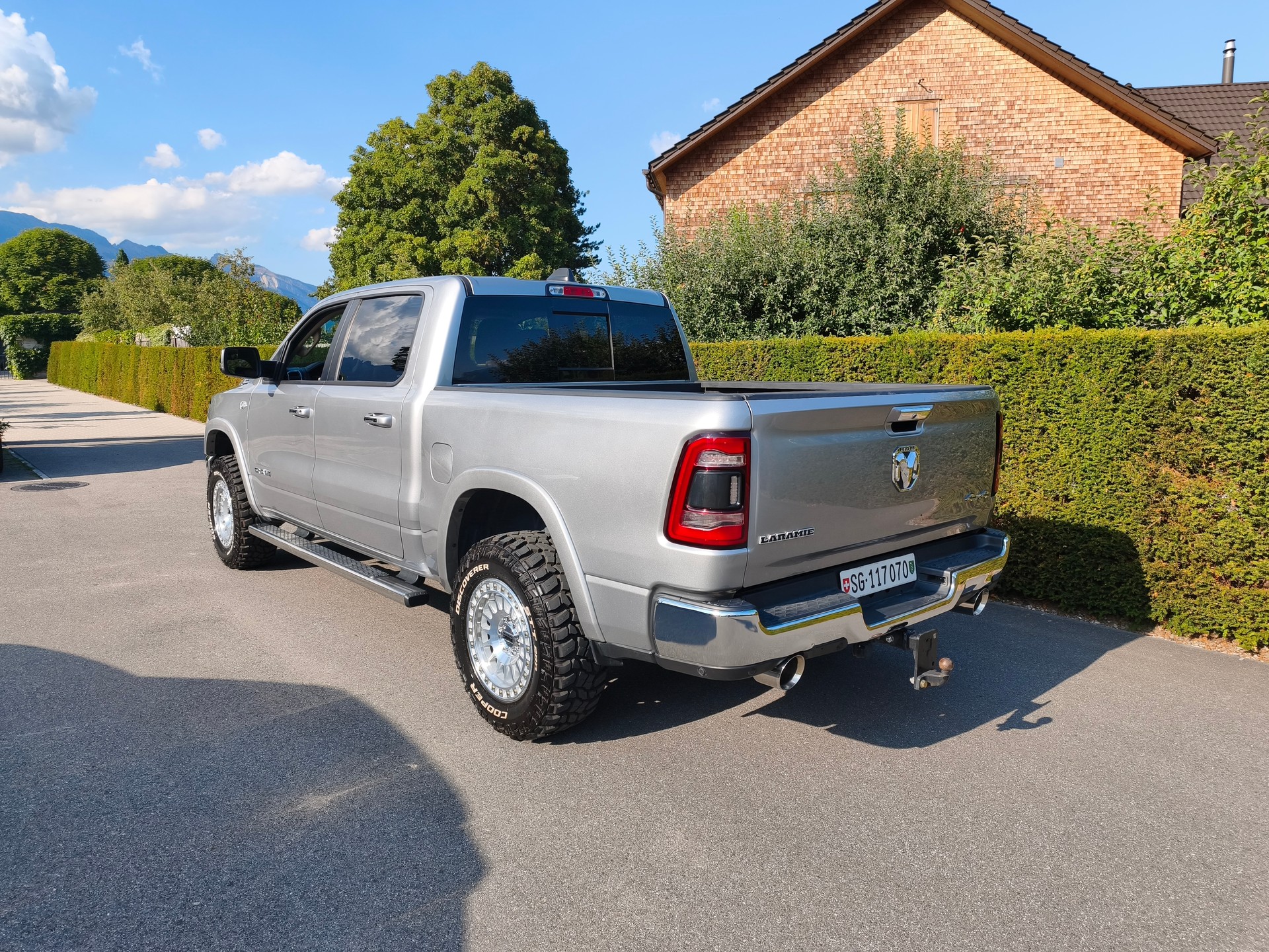DODGE 1500 Crew Cab Laramie Special Edition-image-3