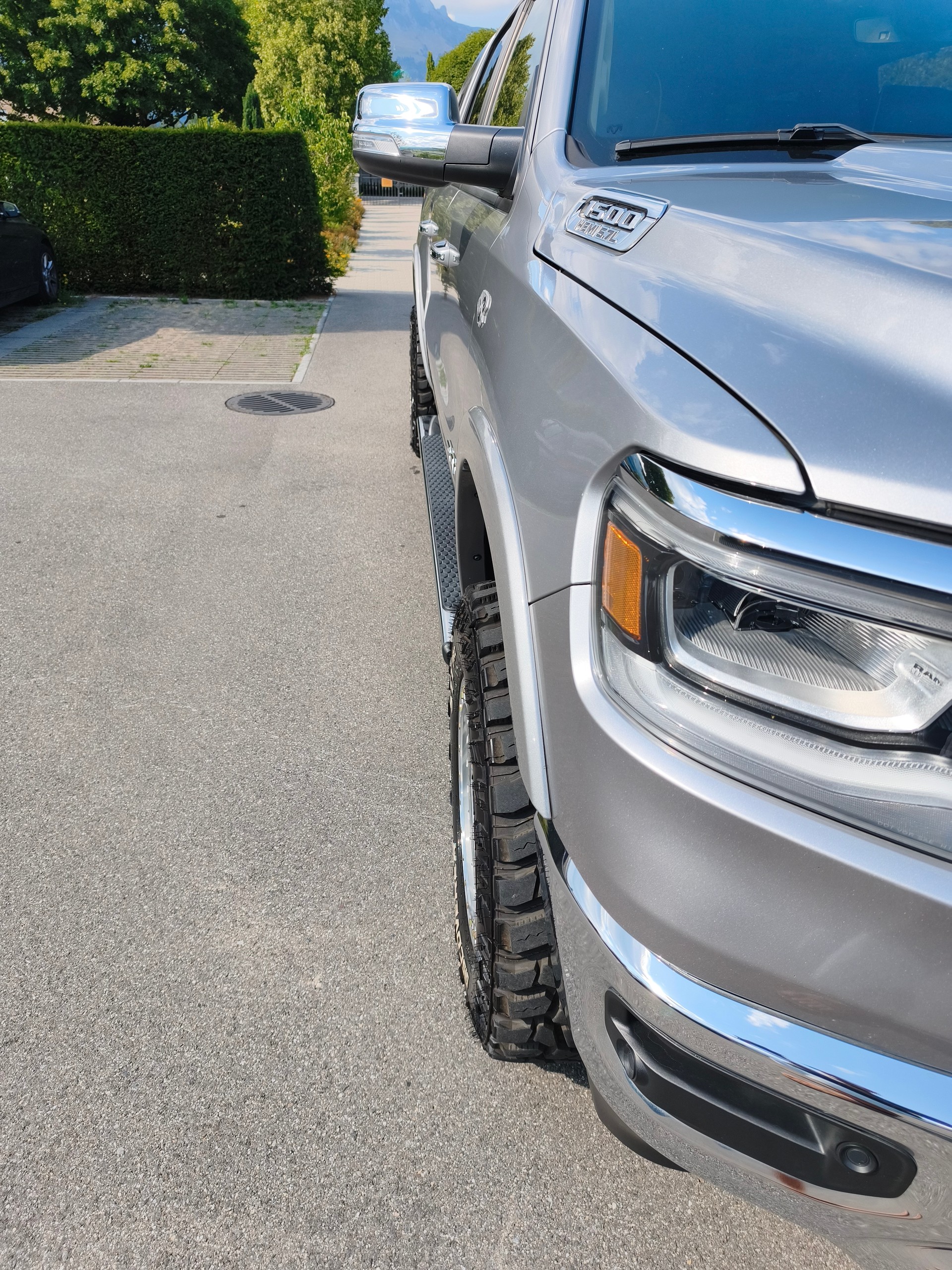 DODGE 1500 Crew Cab Laramie Special Edition-image-15