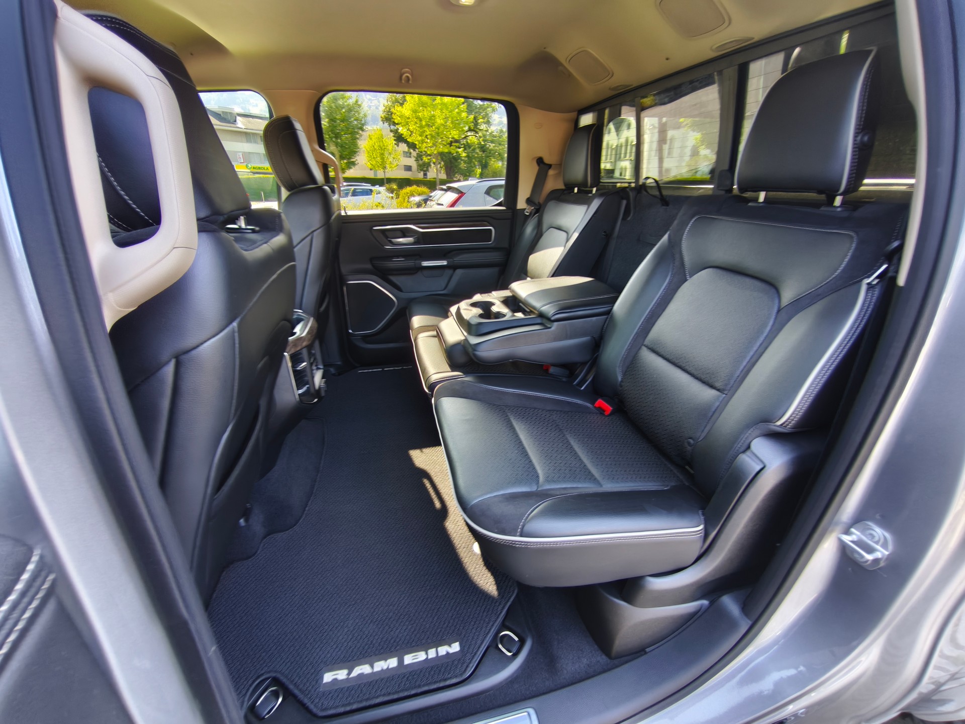 DODGE 1500 Crew Cab Laramie Special Edition-image-13
