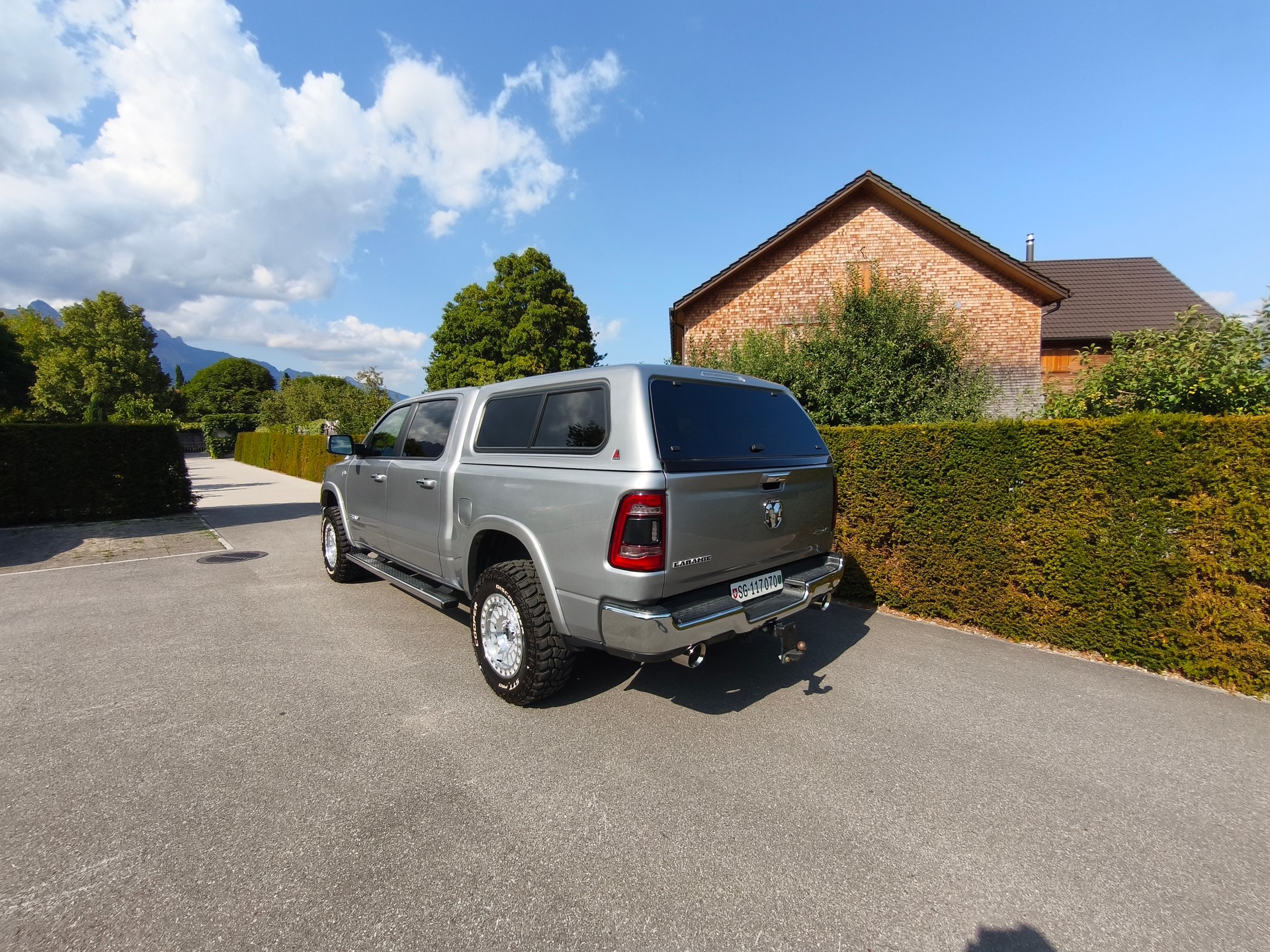 DODGE 1500 Crew Cab Laramie Special Edition-image-16