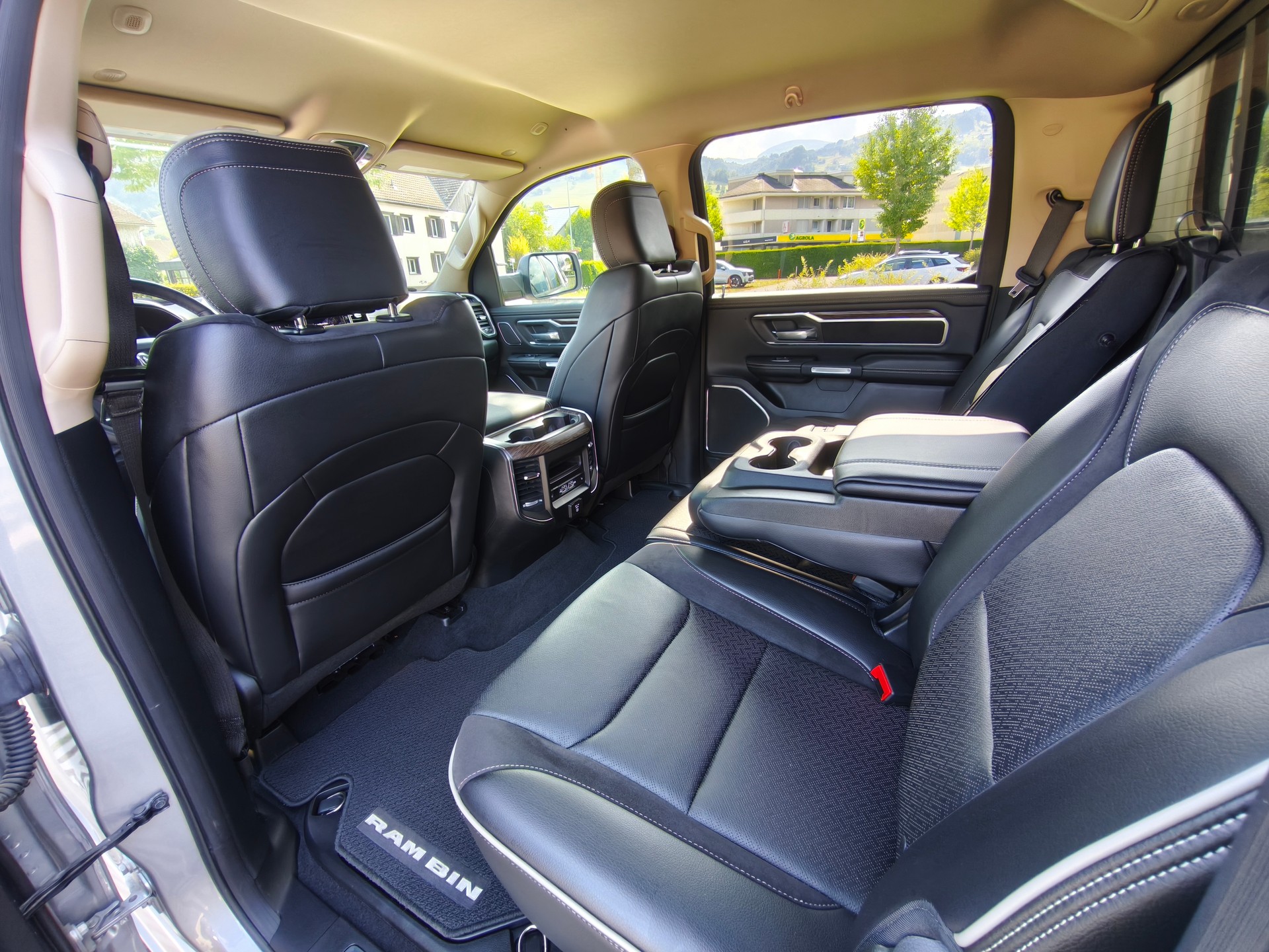 DODGE 1500 Crew Cab Laramie Special Edition-image-14