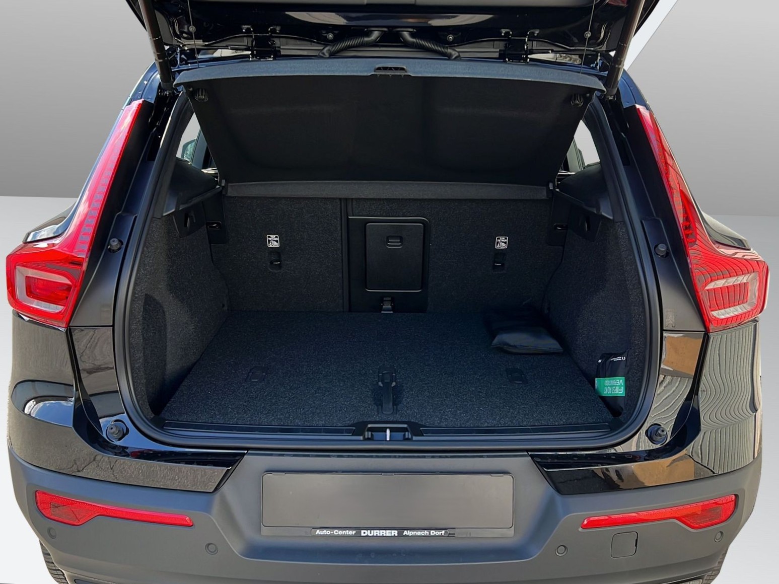 VOLVO XC40 P8 Twin Plus AWD-image-12