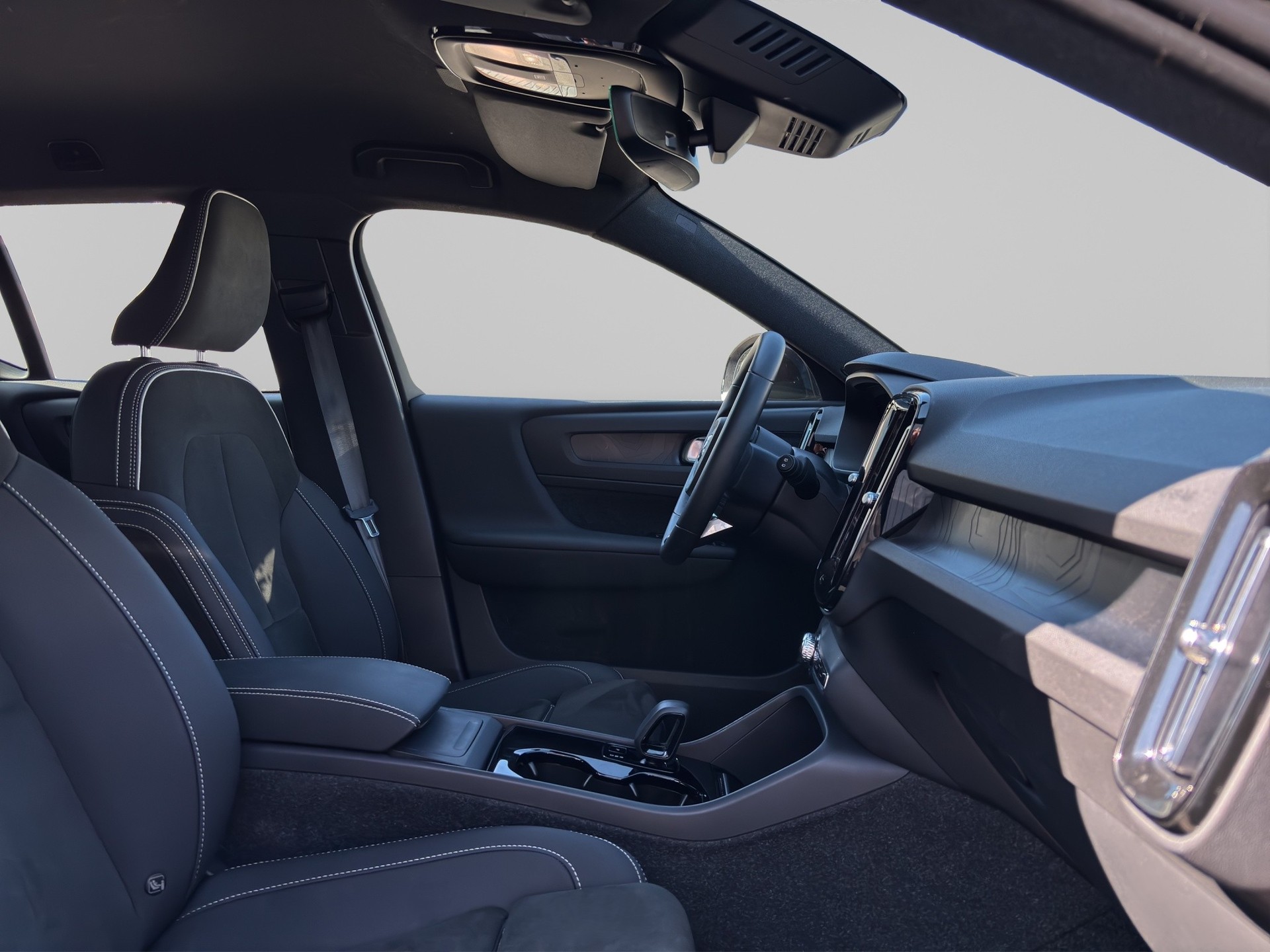 VOLVO XC40 P8 Twin Plus AWD-image-11
