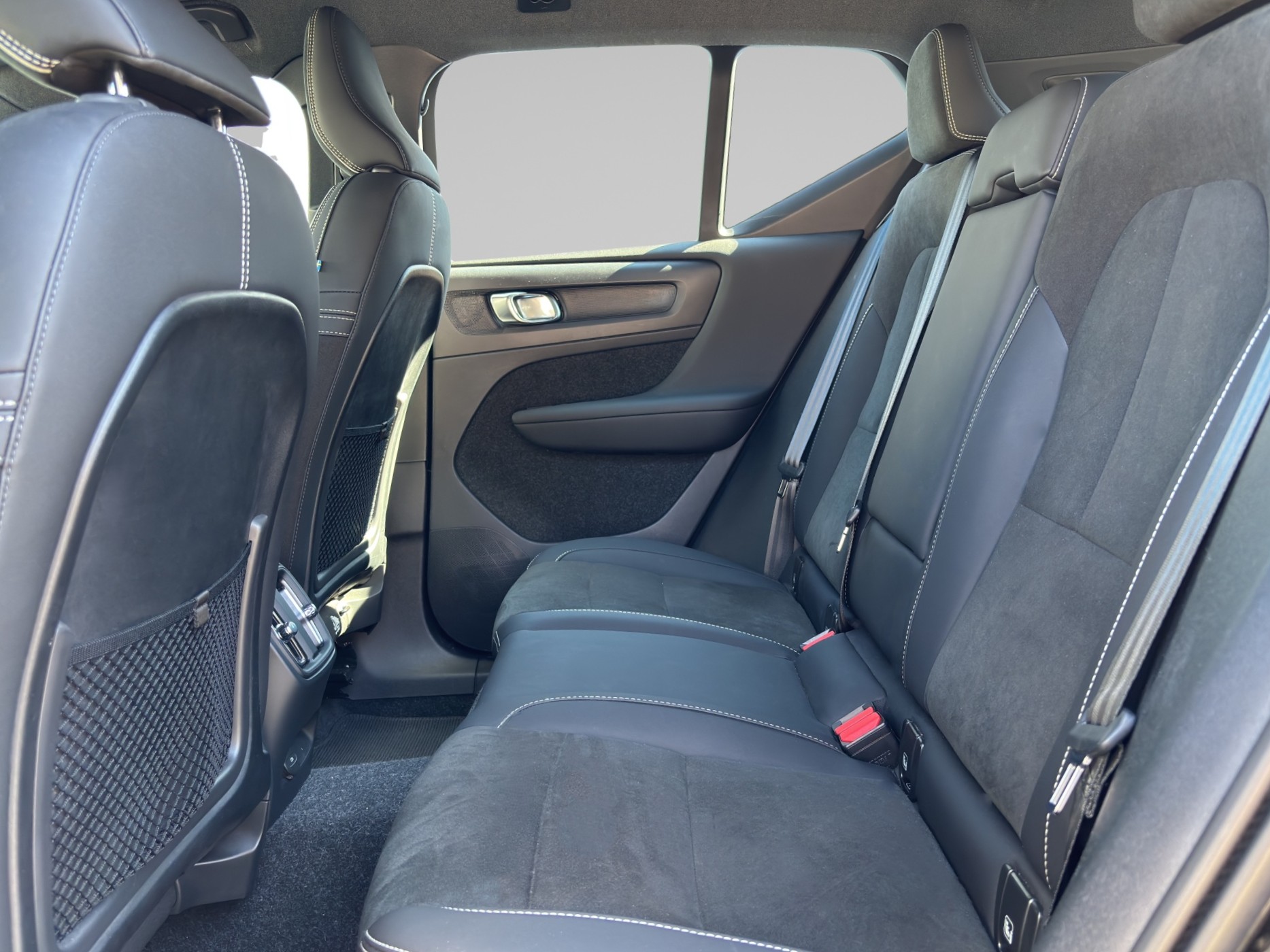VOLVO XC40 P8 Twin Plus AWD-image-10