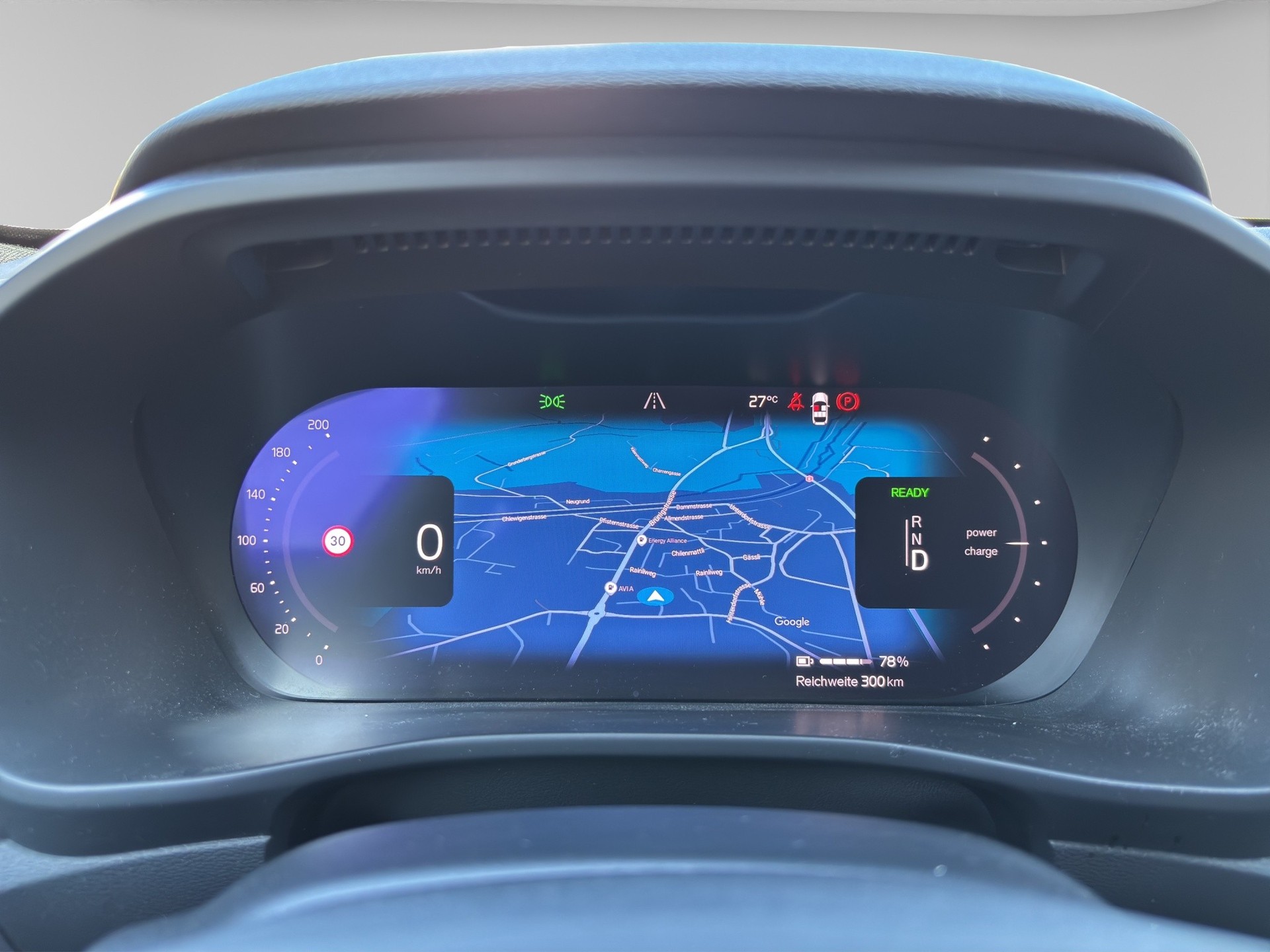 VOLVO XC40 P8 Twin Plus AWD-image-6