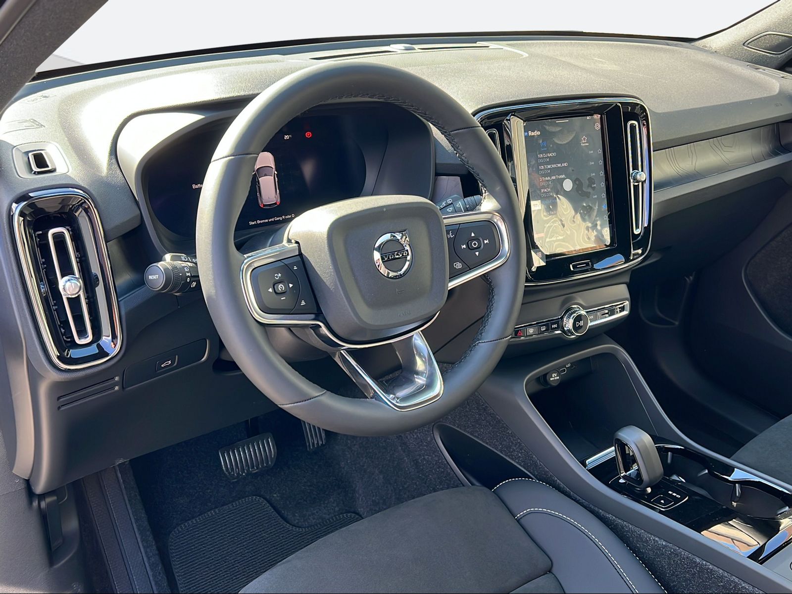 VOLVO XC40 P8 Twin Plus AWD-image-9