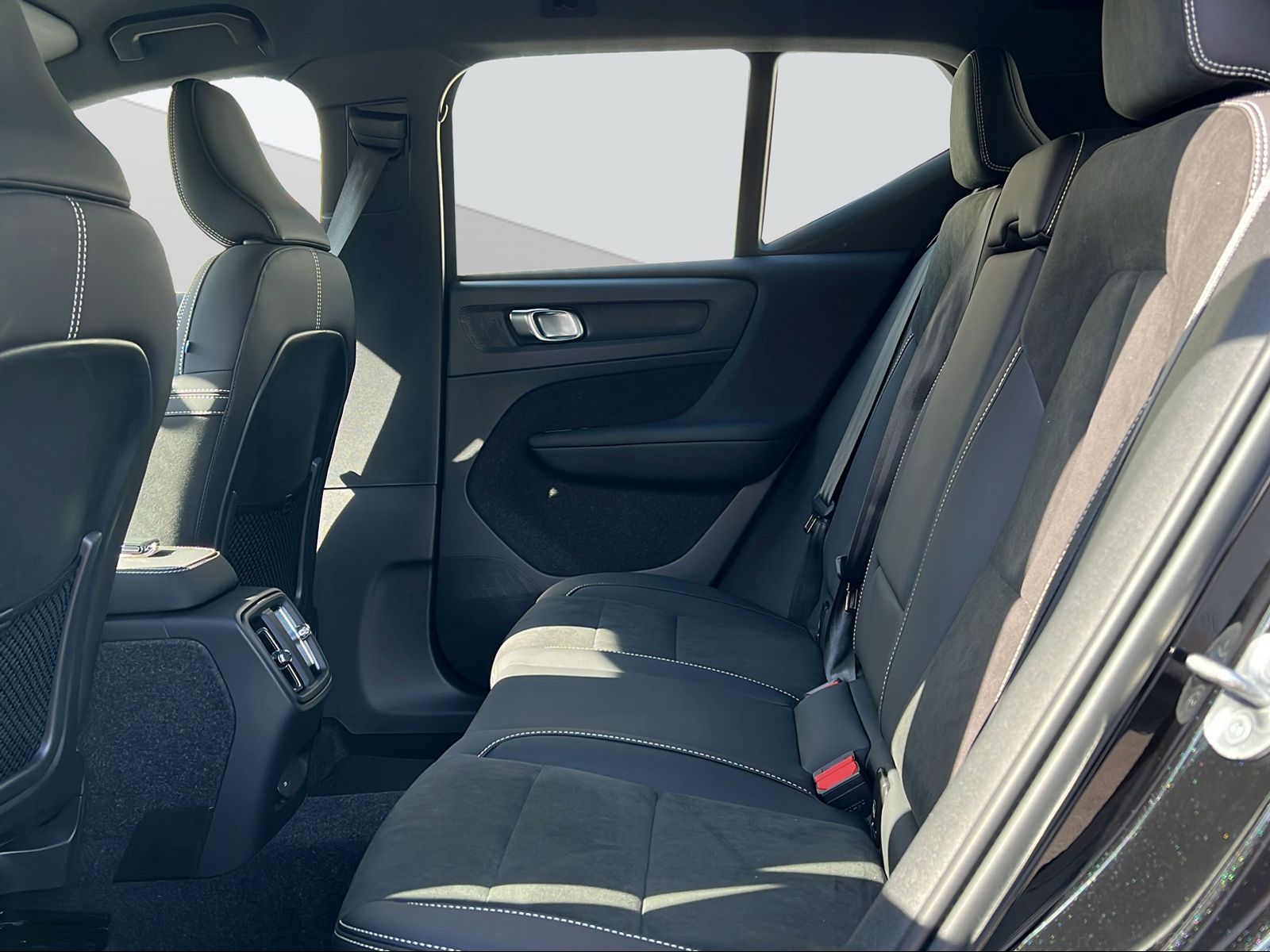 VOLVO XC40 P8 Twin Plus AWD-image-14