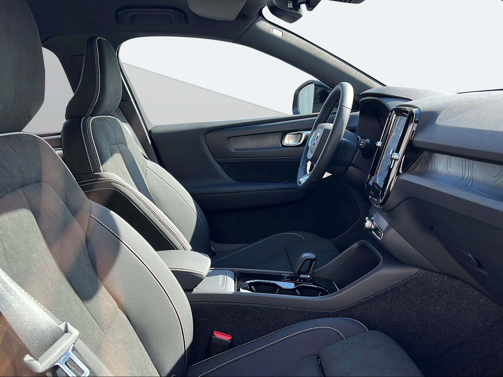 VOLVO XC40 P8 Twin Plus AWD-image-13