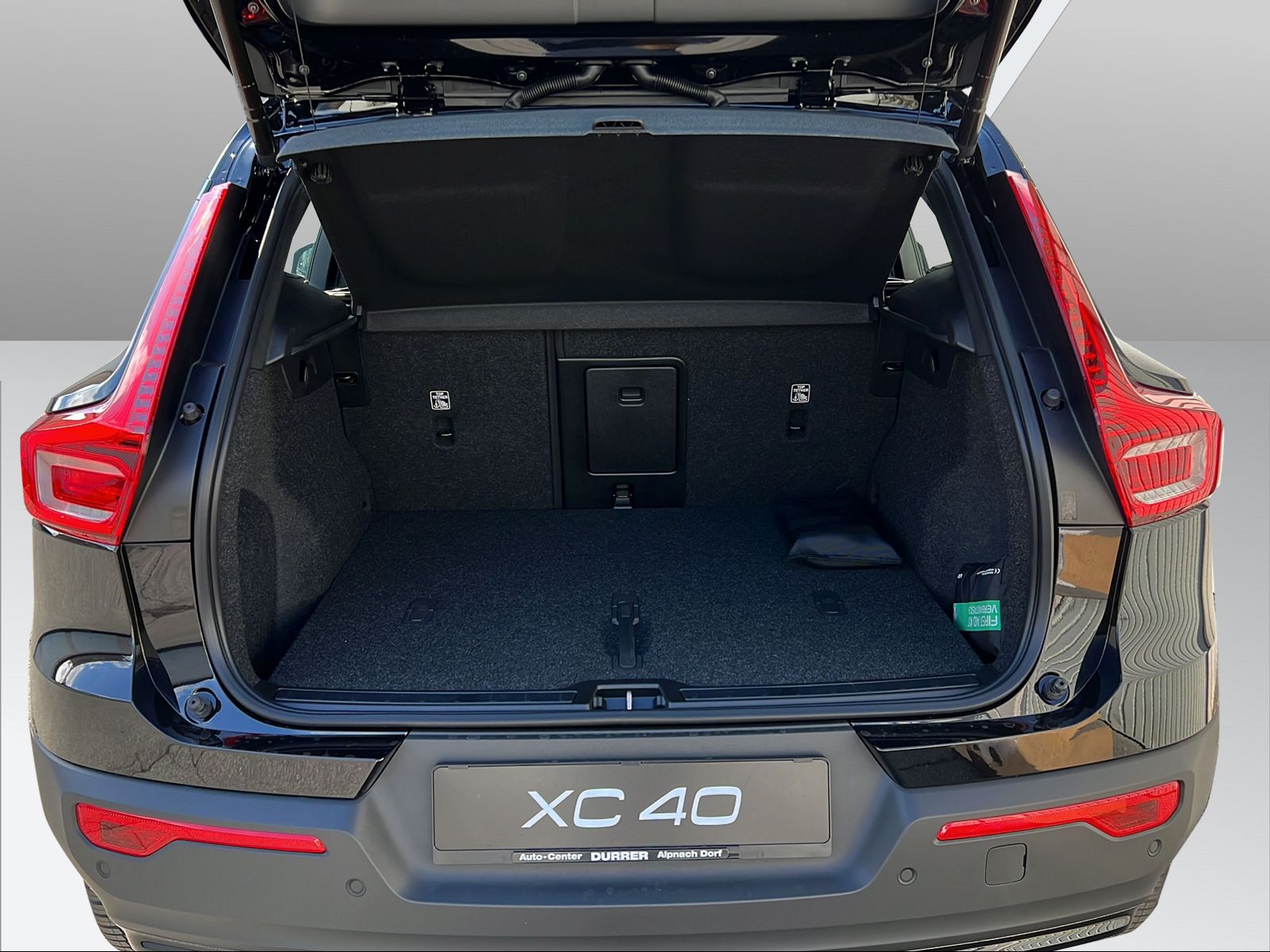 VOLVO XC40 P8 Twin Plus AWD-image-15