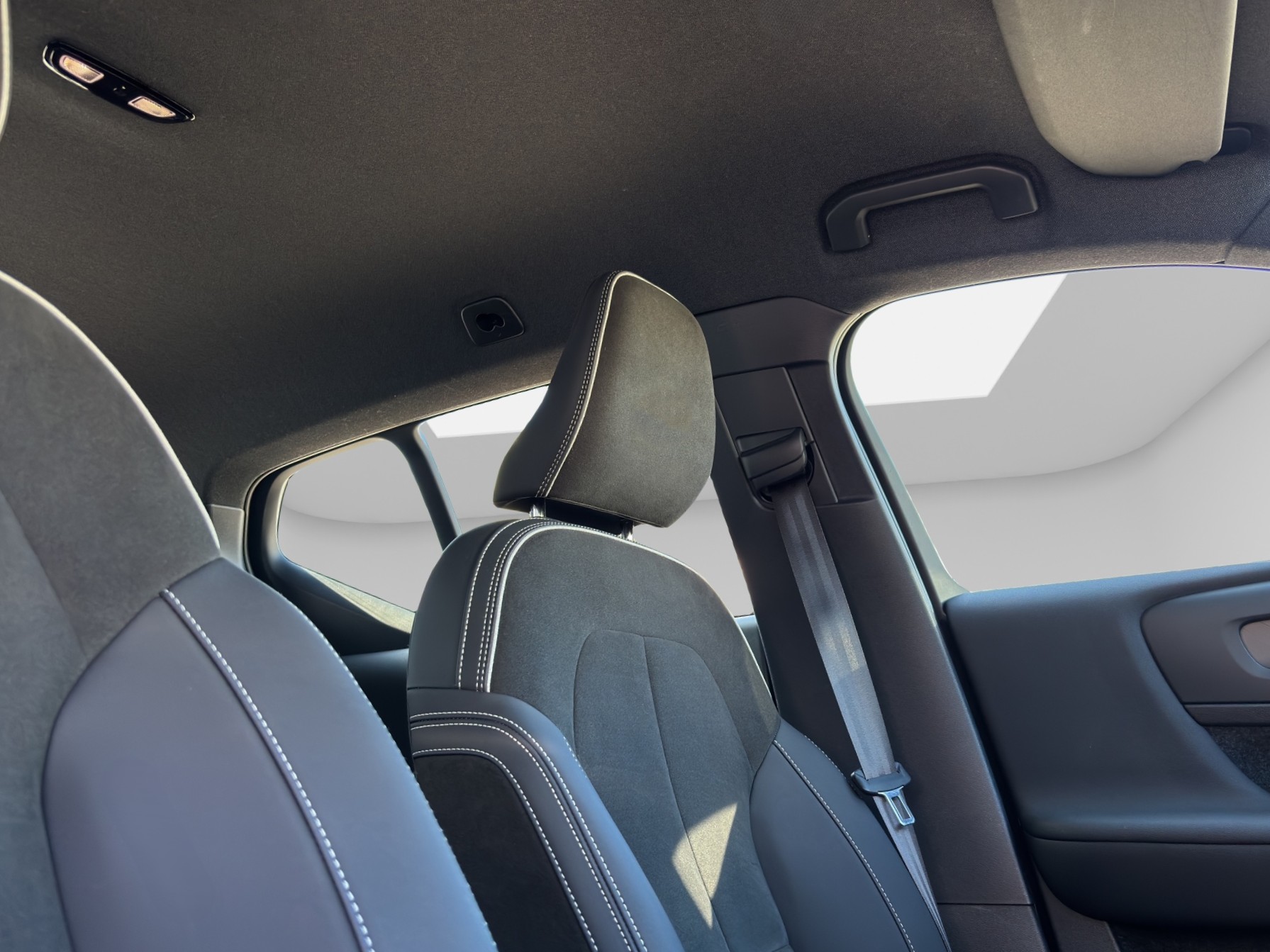 VOLVO XC40 P8 Twin Plus AWD-image-13