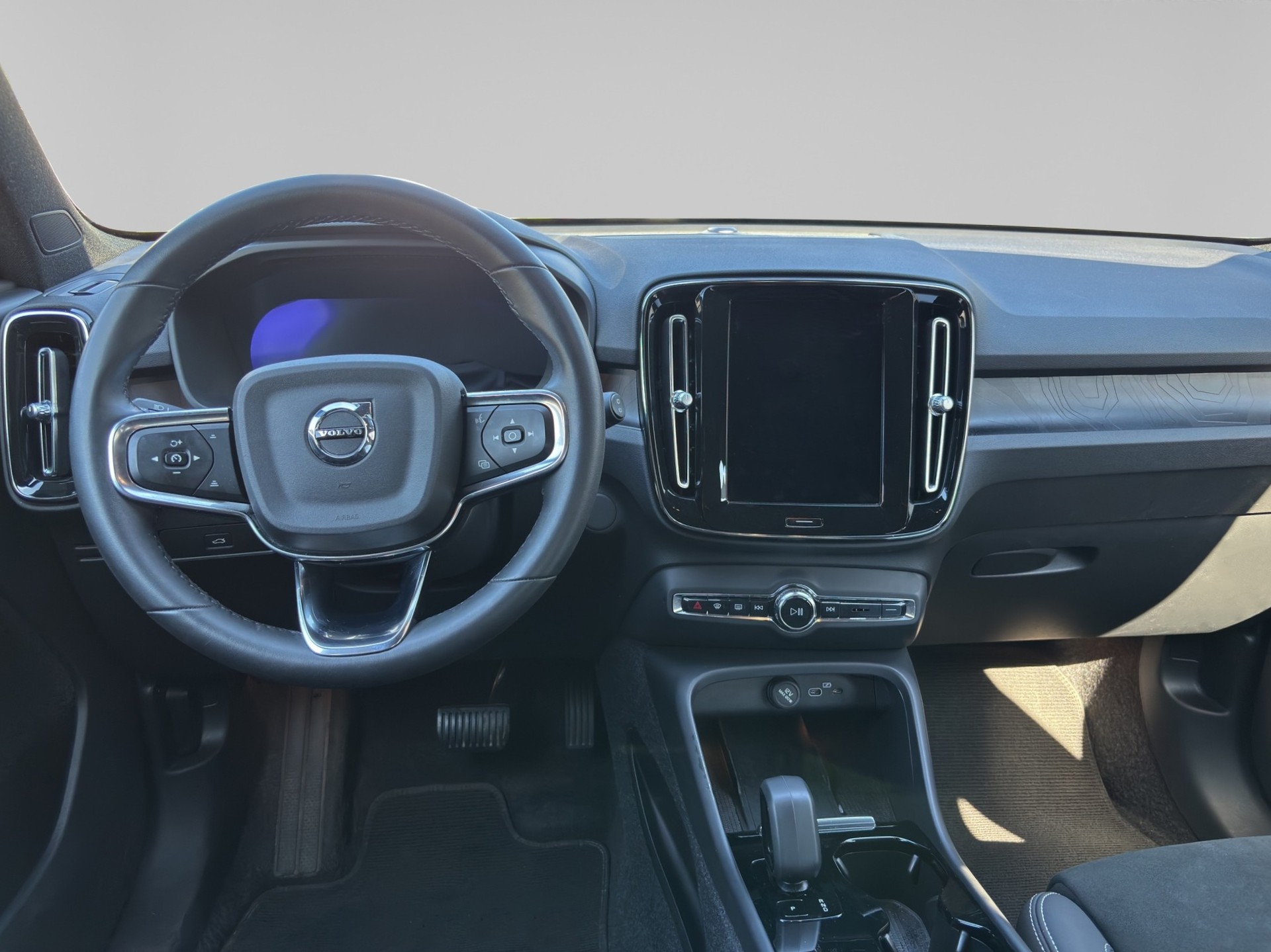 VOLVO XC40 P8 Twin Plus AWD-image-8