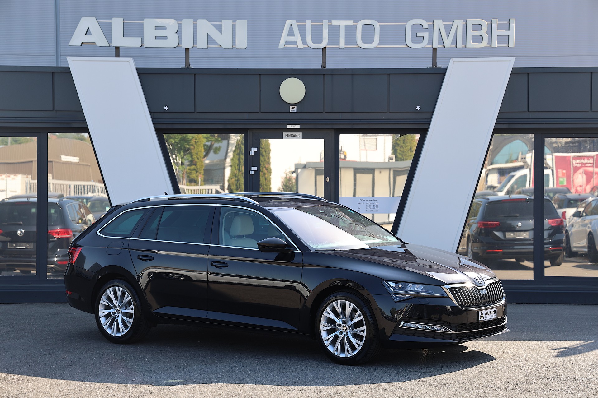 SKODA Superb Combi 2.0 TDI Style DSG-showroom-element-1
