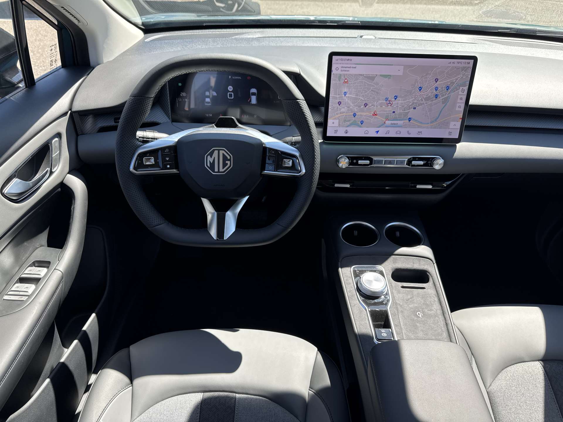 MG 4 EV 64kWh Premium Facelift Automat-image-4