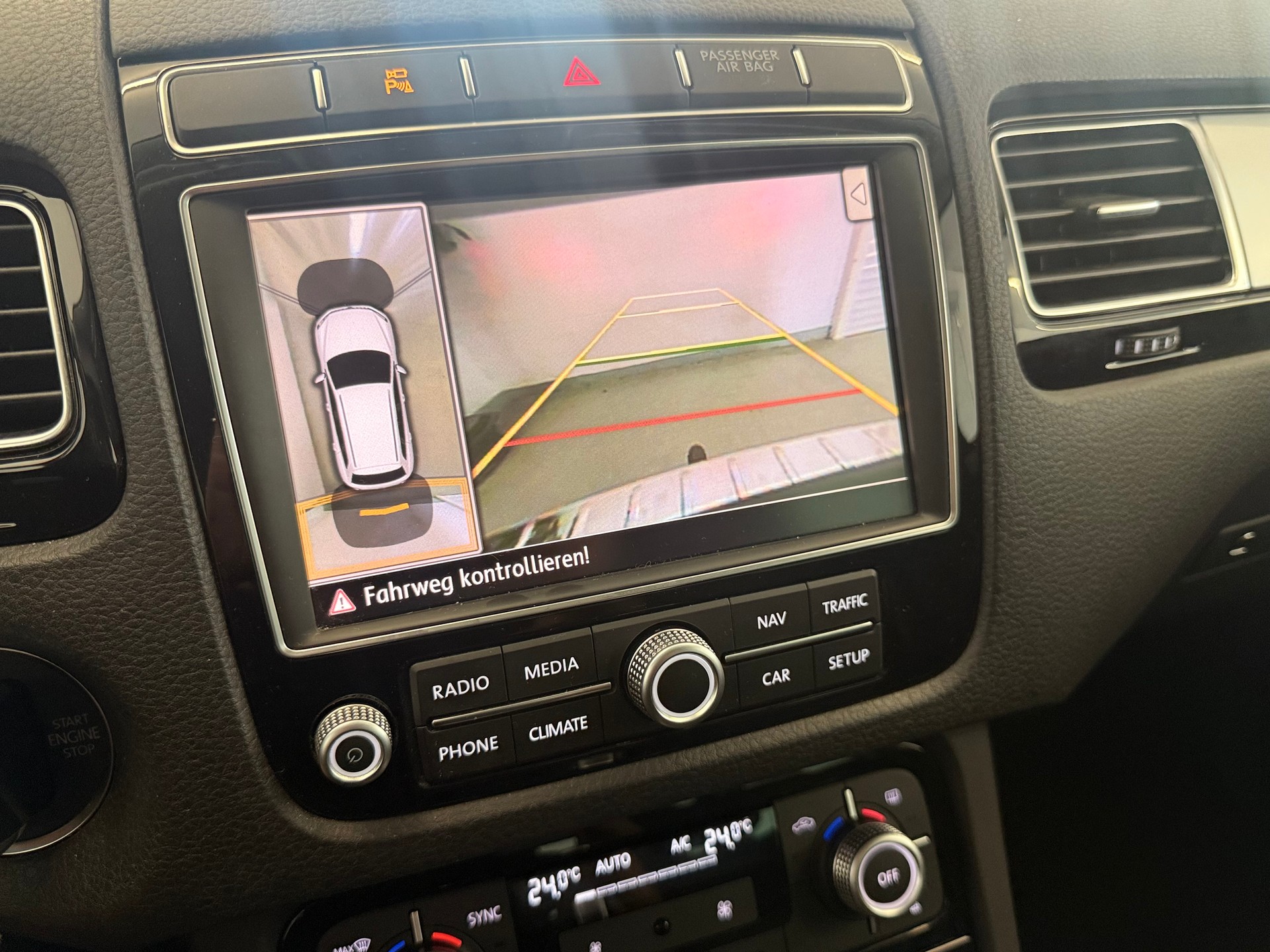 VW Touareg 3.0 TDI BlueMotion Technology Tiptronic-image-11
