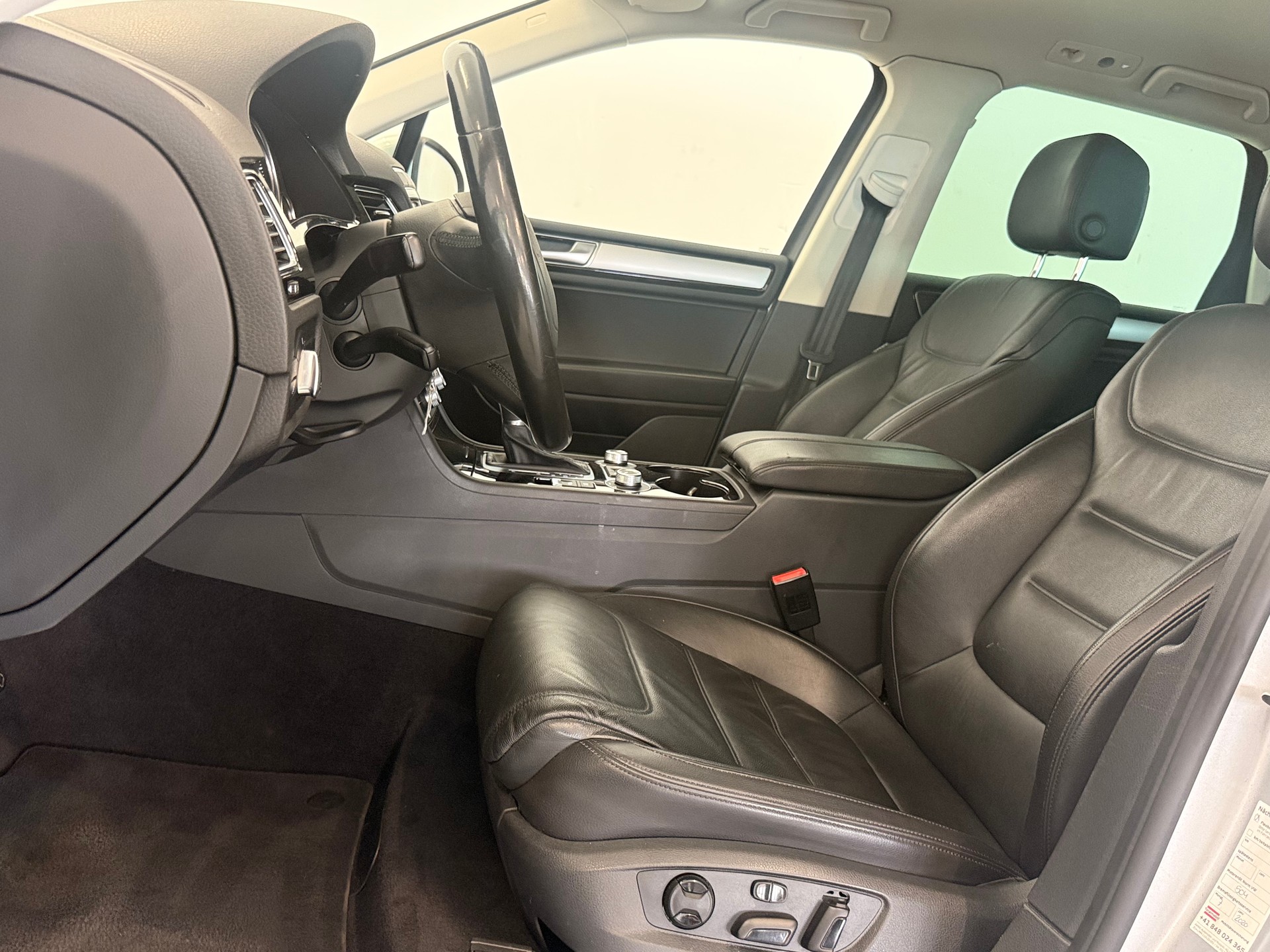 VW Touareg 3.0 TDI BlueMotion Technology Tiptronic-image-8