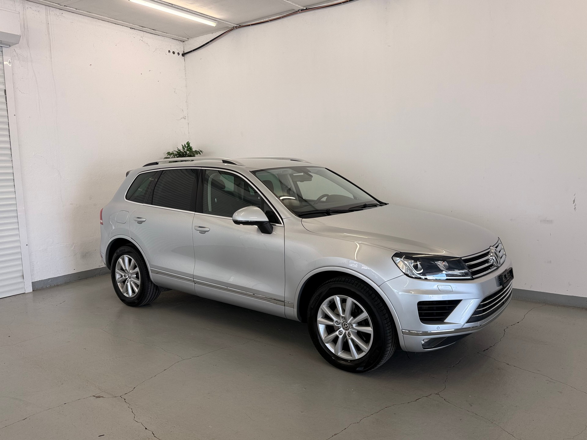 VW Touareg 3.0 TDI BlueMotion Technology Tiptronic-image-2