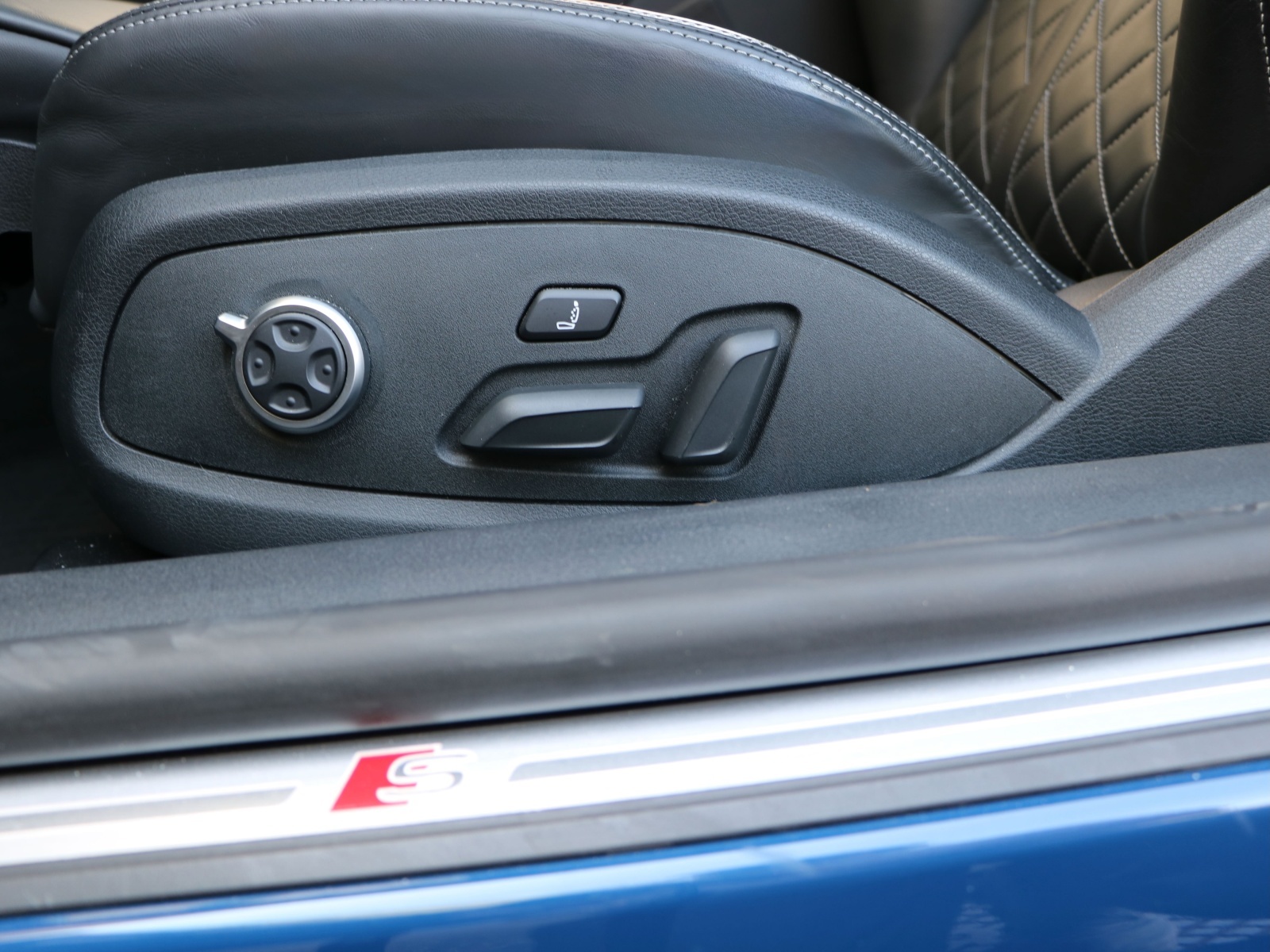 AUDI S5 Cabriolet 3.0 TFSI quattro tiptronic-image-14