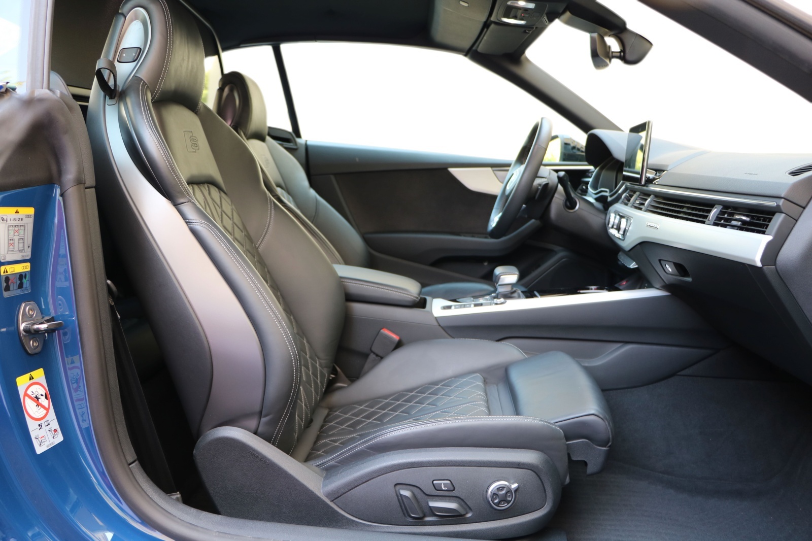 AUDI S5 Cabriolet 3.0 TFSI quattro tiptronic-image-12