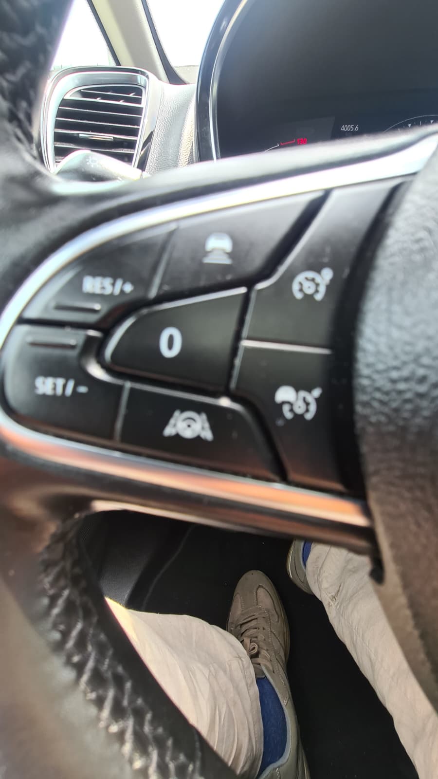RENAULT Espace 2.0 dCi Intens EDC 6 ** Teil-Leder ** Gr-Navi ** RF-Kamera ** Lenkrad Heizung ** H.Up Disp ** Schiebedach ** Ab MFK **-image-10