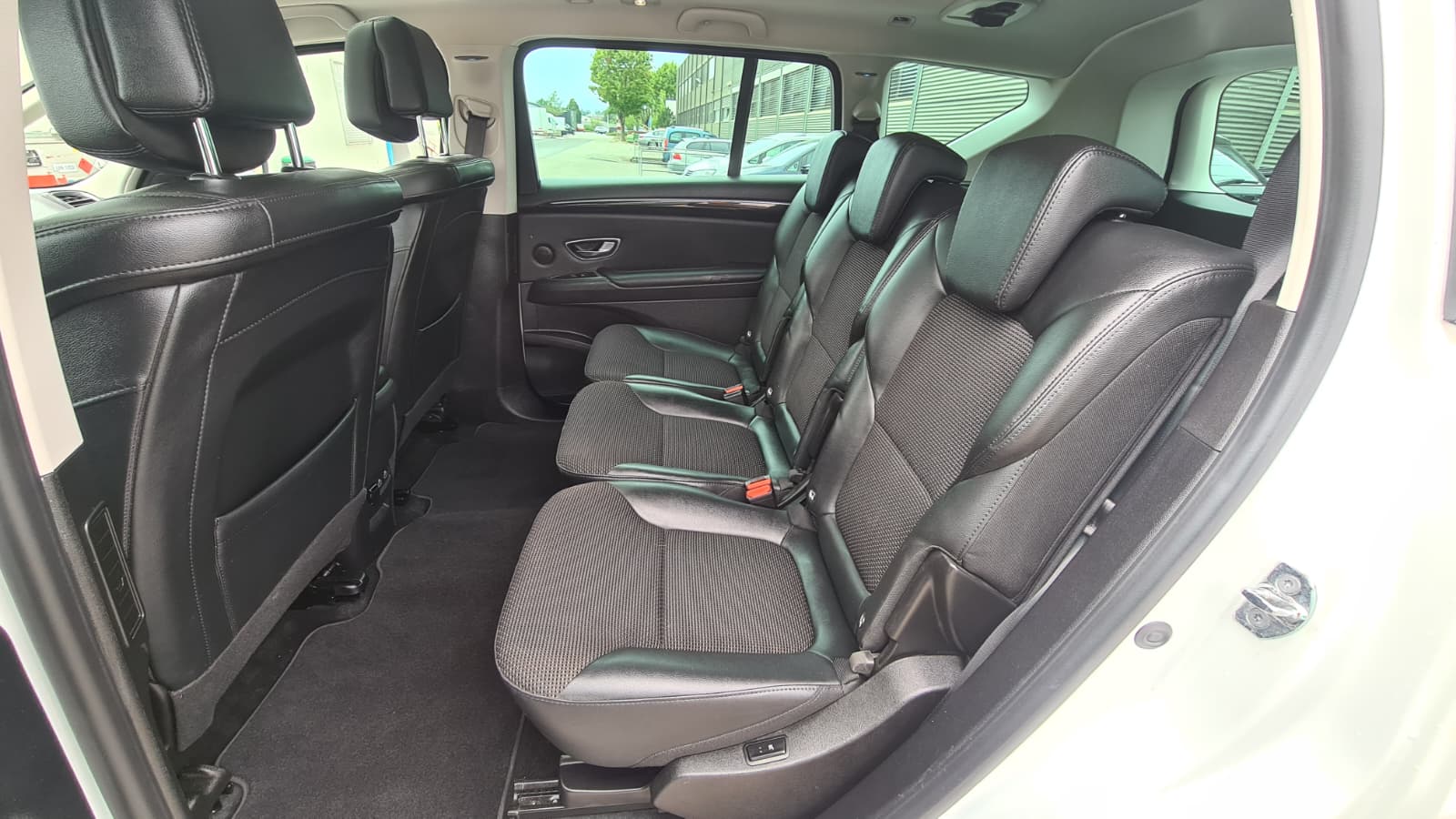 RENAULT Espace 2.0 dCi Intens EDC 6 ** Teil-Leder ** Gr-Navi ** RF-Kamera ** Lenkrad Heizung ** H.Up Disp ** Schiebedach ** Ab MFK **-image-18