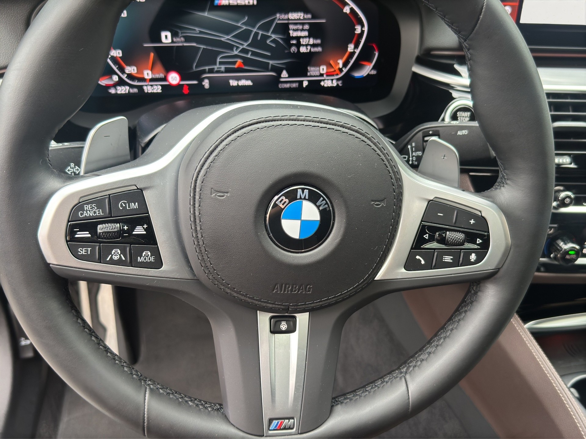BMW M550i xDrive FACLIFT Exclusiv AHK / Standheizung / ACC-image-16