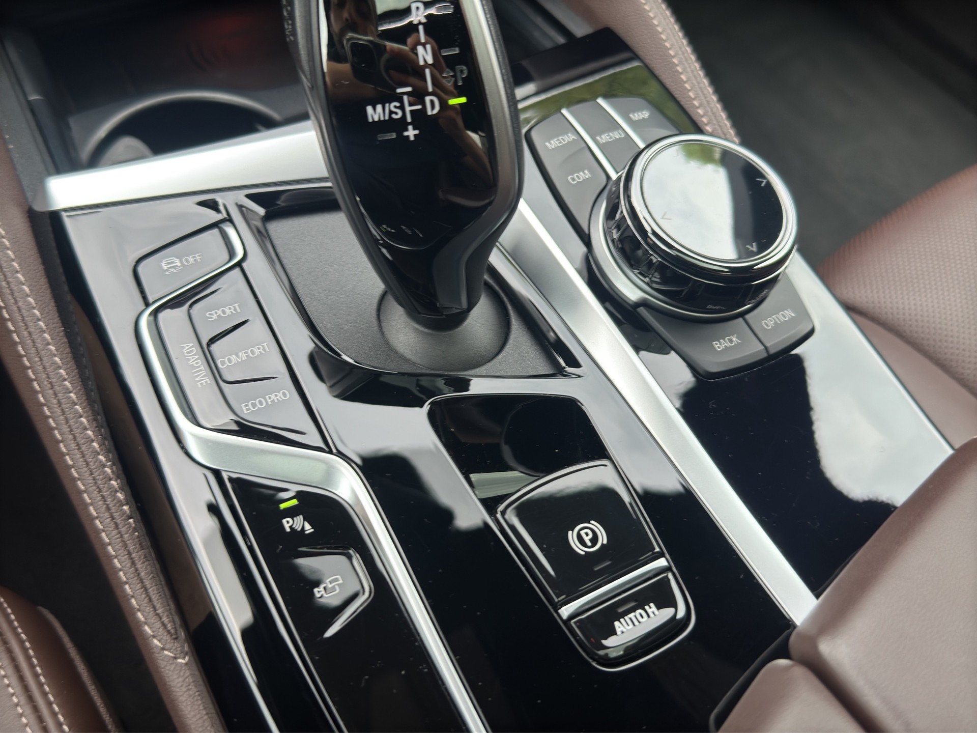 BMW M550i xDrive FACLIFT Exclusiv AHK / Standheizung / ACC-image-22