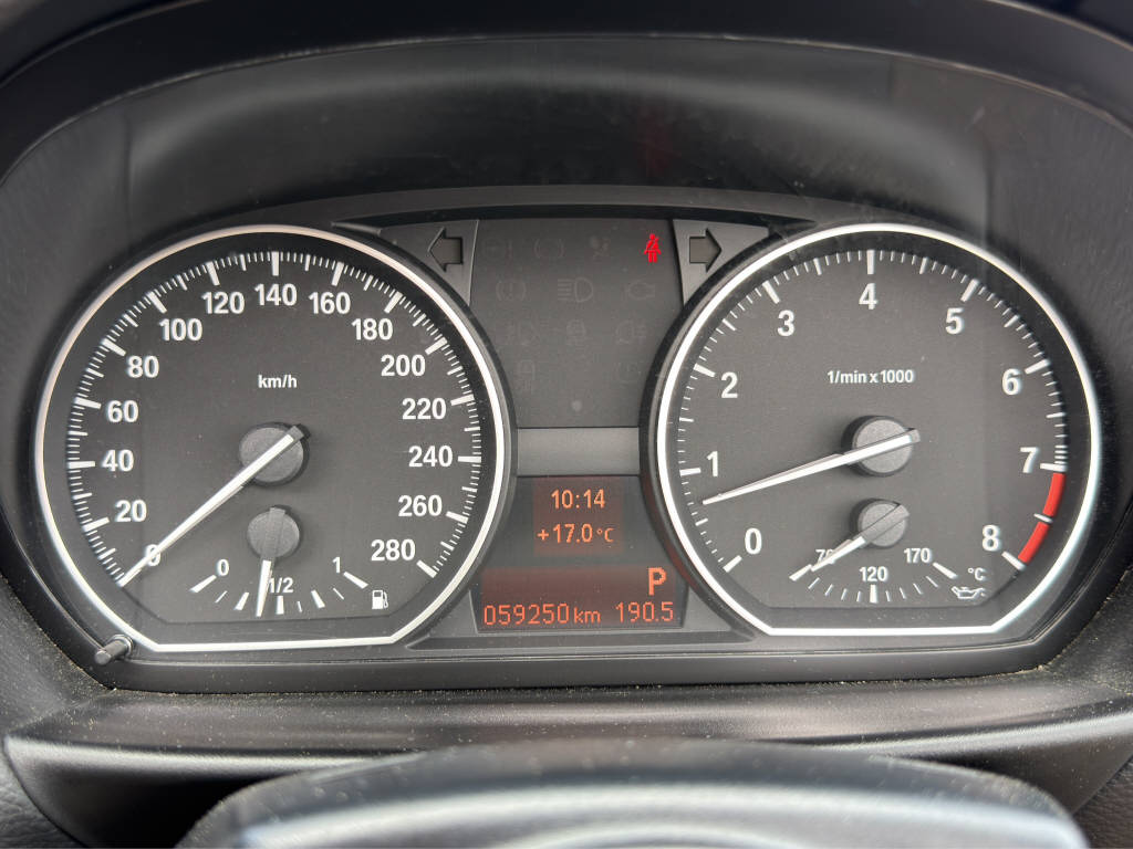 BMW 135i Cabrio-image-10