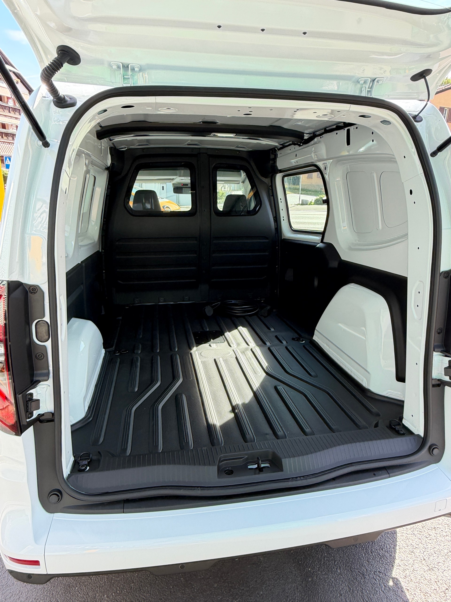 RENAULT Kangoo Van EV45 Standard 22kW Extra-image-4