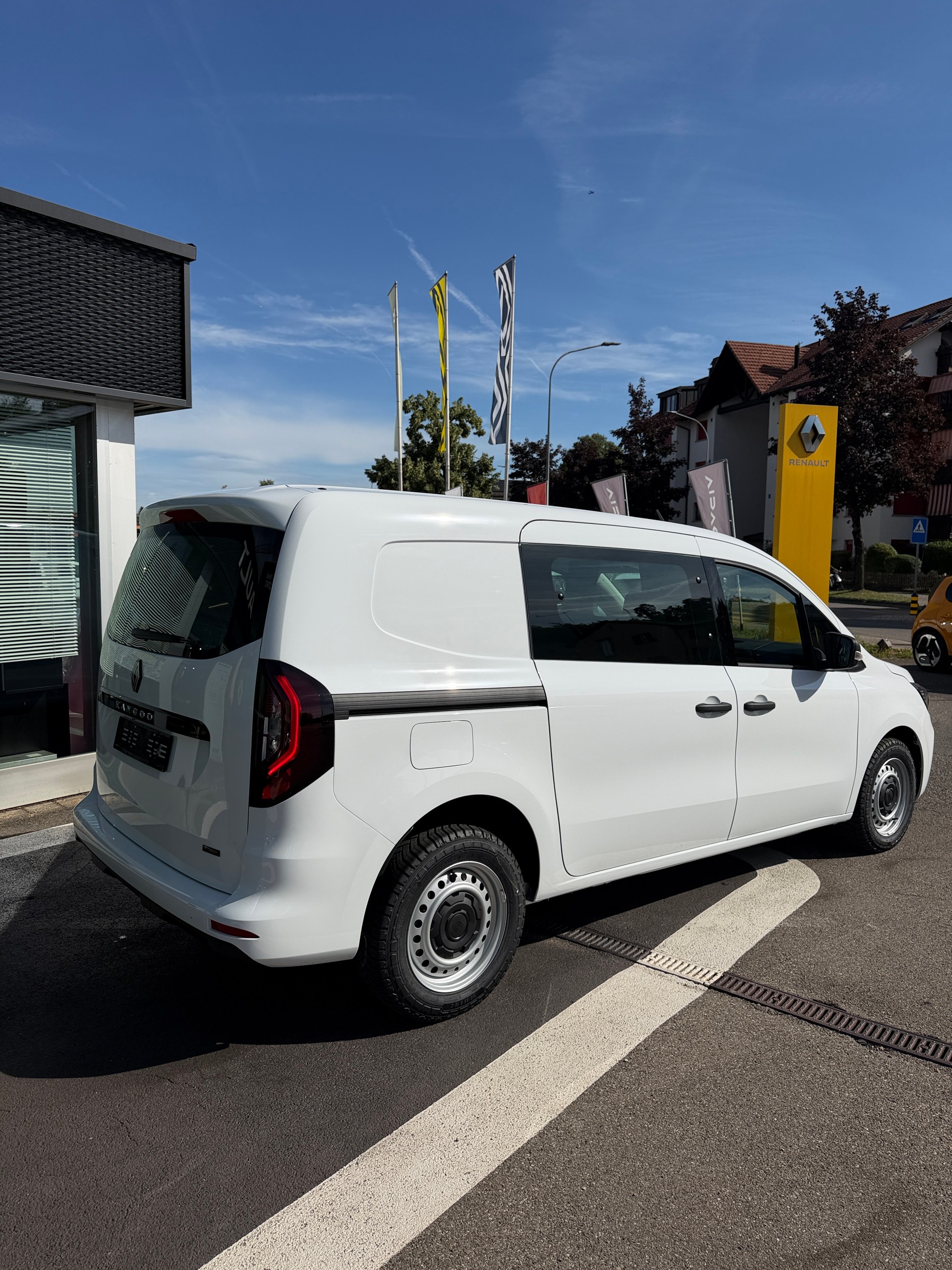 RENAULT Kangoo Van EV45 Standard 22kW Extra-image-1