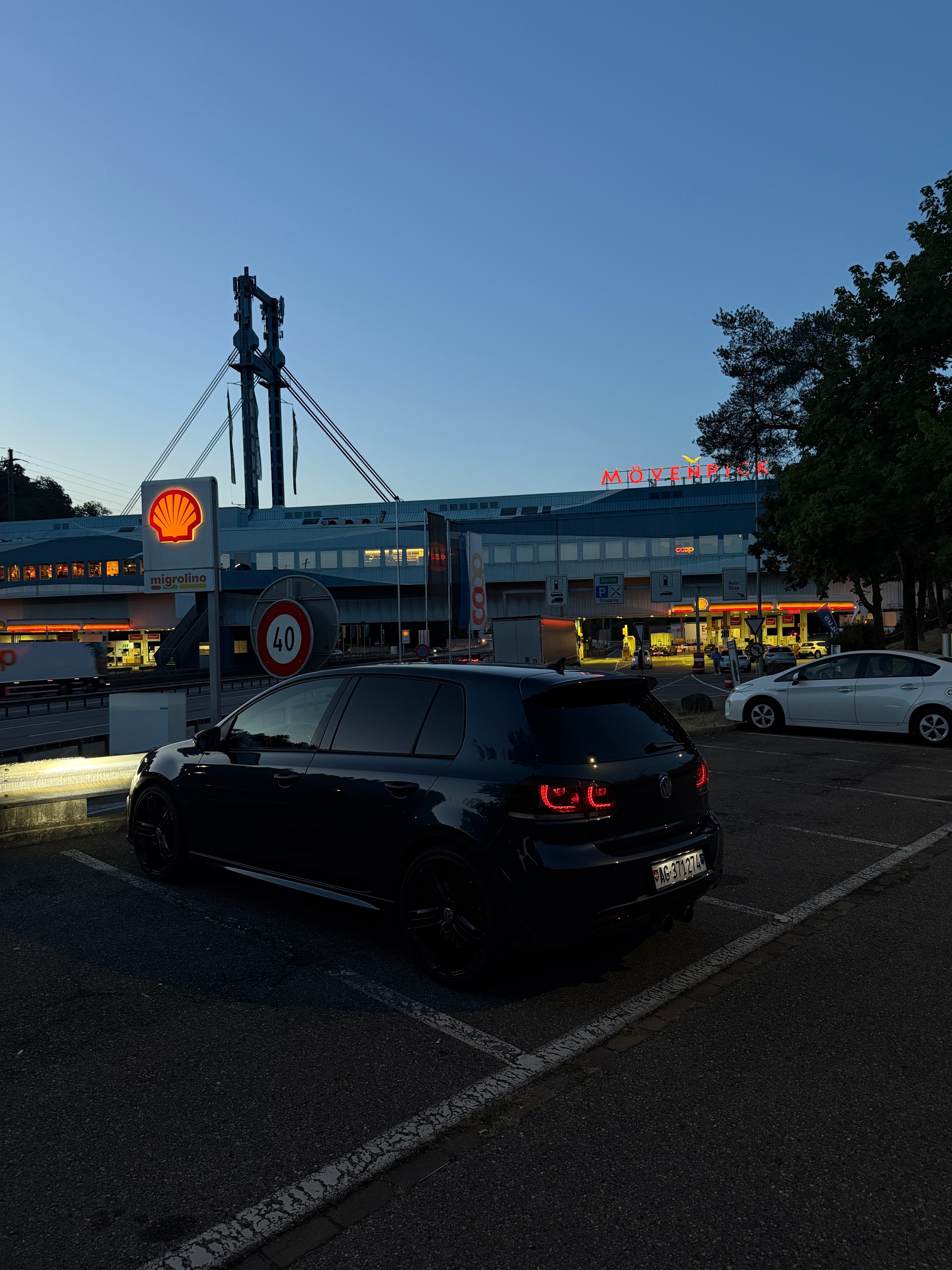 VW 2.0 TSI R DSG 4motion-image-2