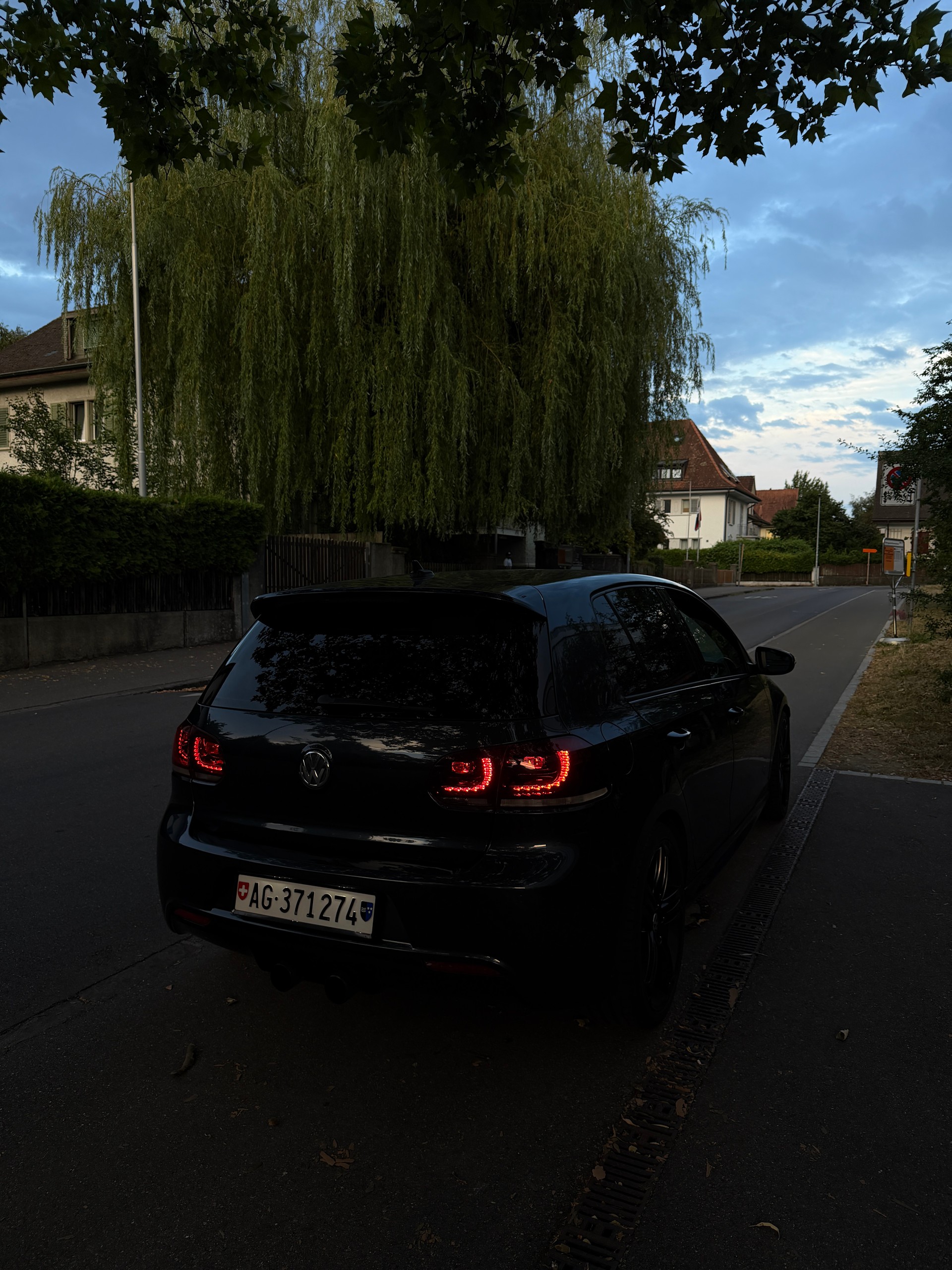 VW 2.0 TSI R DSG 4motion-image-1