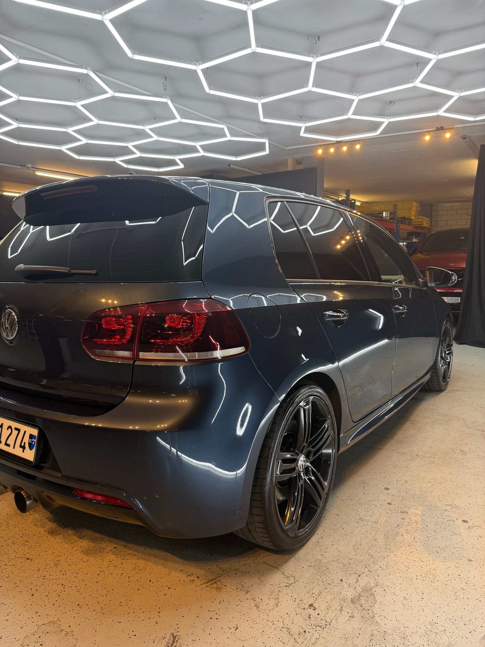 VW 2.0 TSI R DSG 4motion-image-4