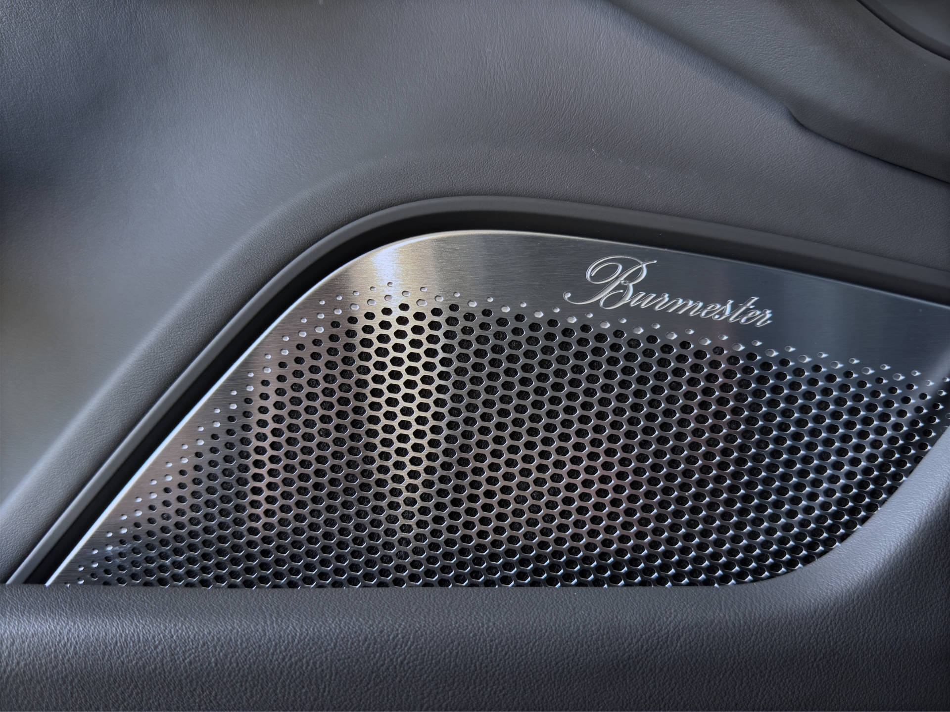 PORSCHE Taycan Turbo-image-10