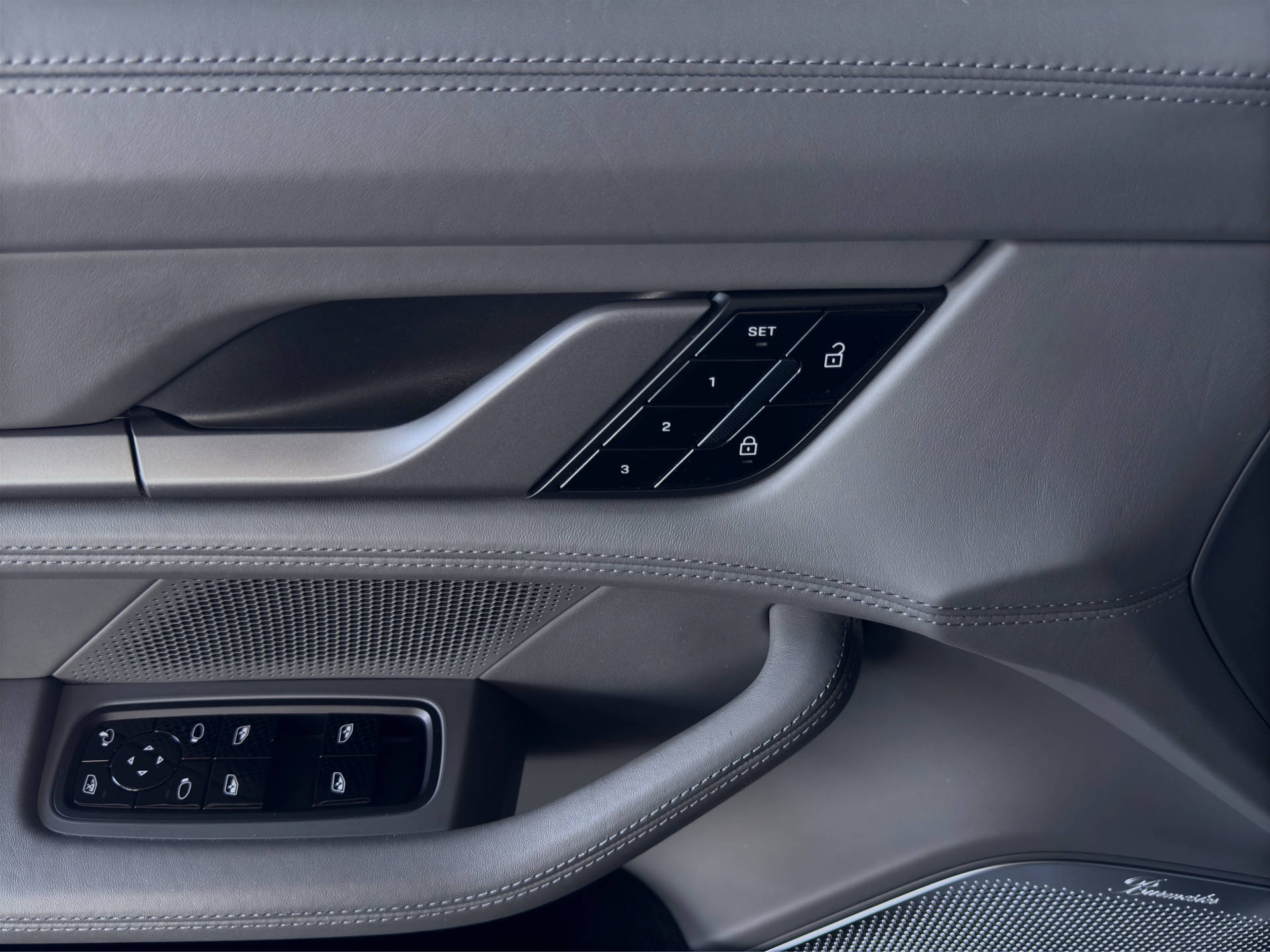 PORSCHE Taycan Turbo-image-9